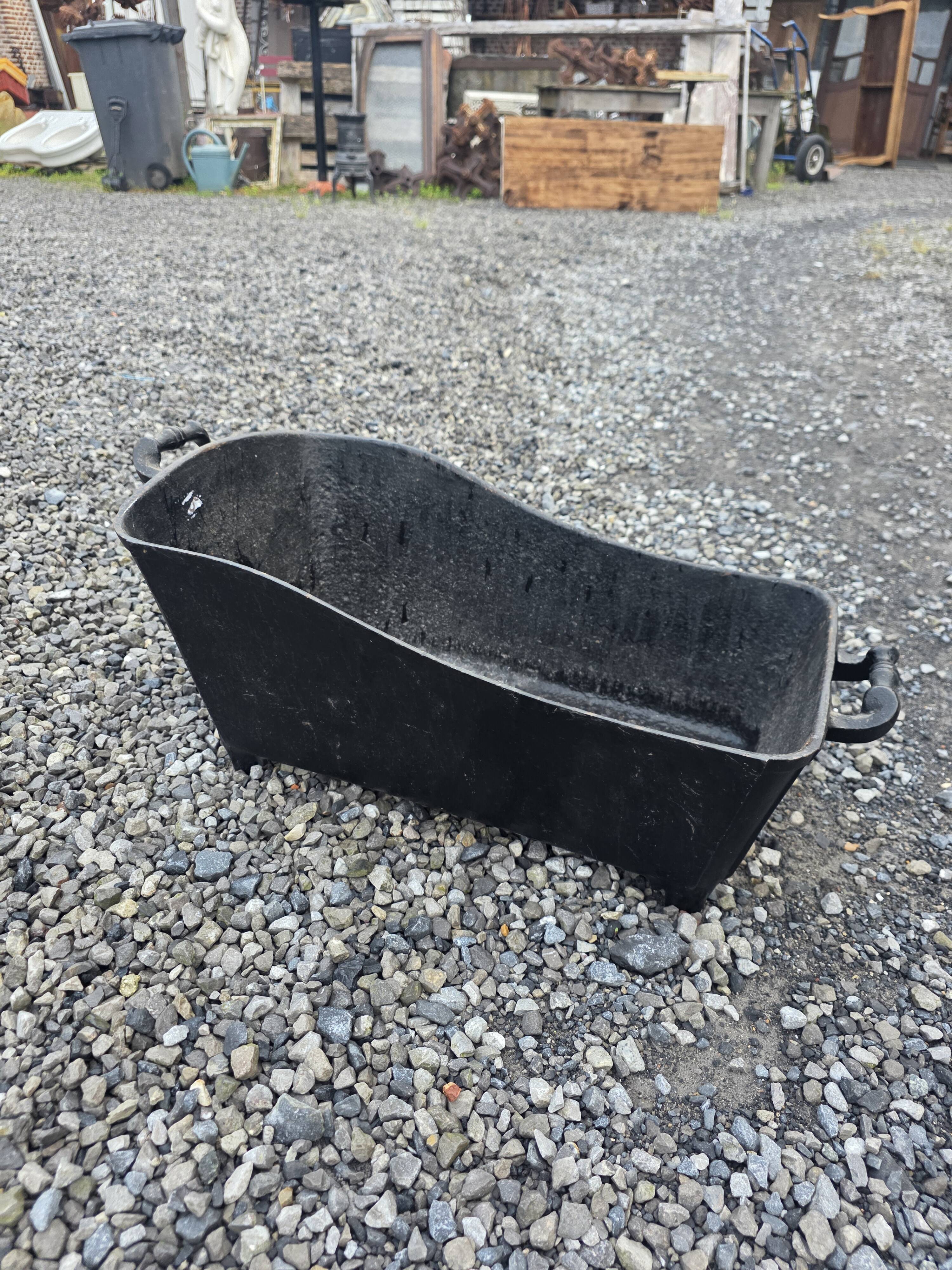 Cast iron planter