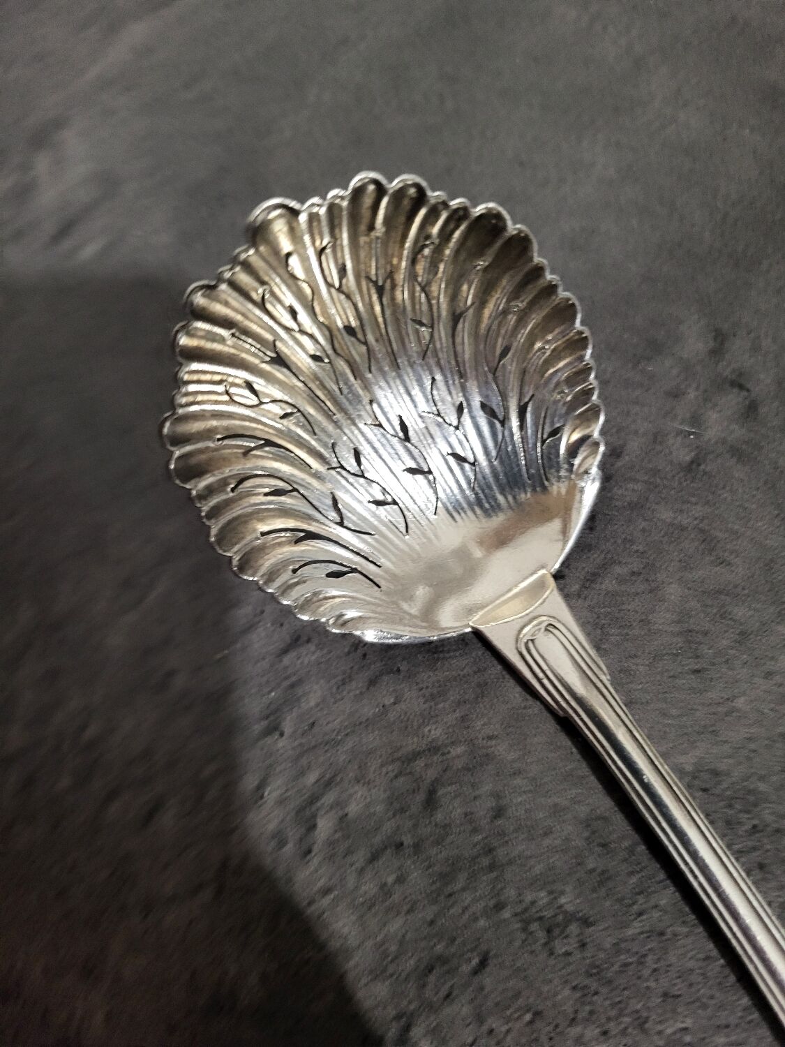 Vintage dusting spoon in excellent condition.