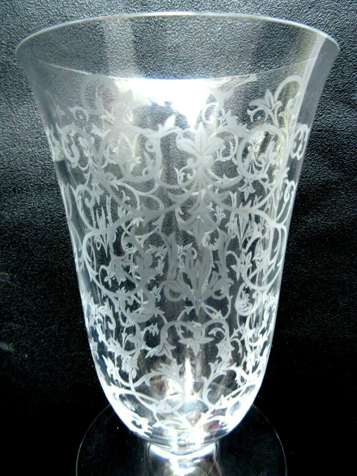Art-Deco vase in Baccarat crystal, Michelangélo model, engraved with arabesques and signed