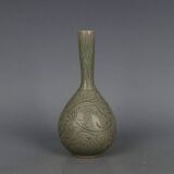 Vase en porcelaine céladon sculpté de style dynastie Song exquis
