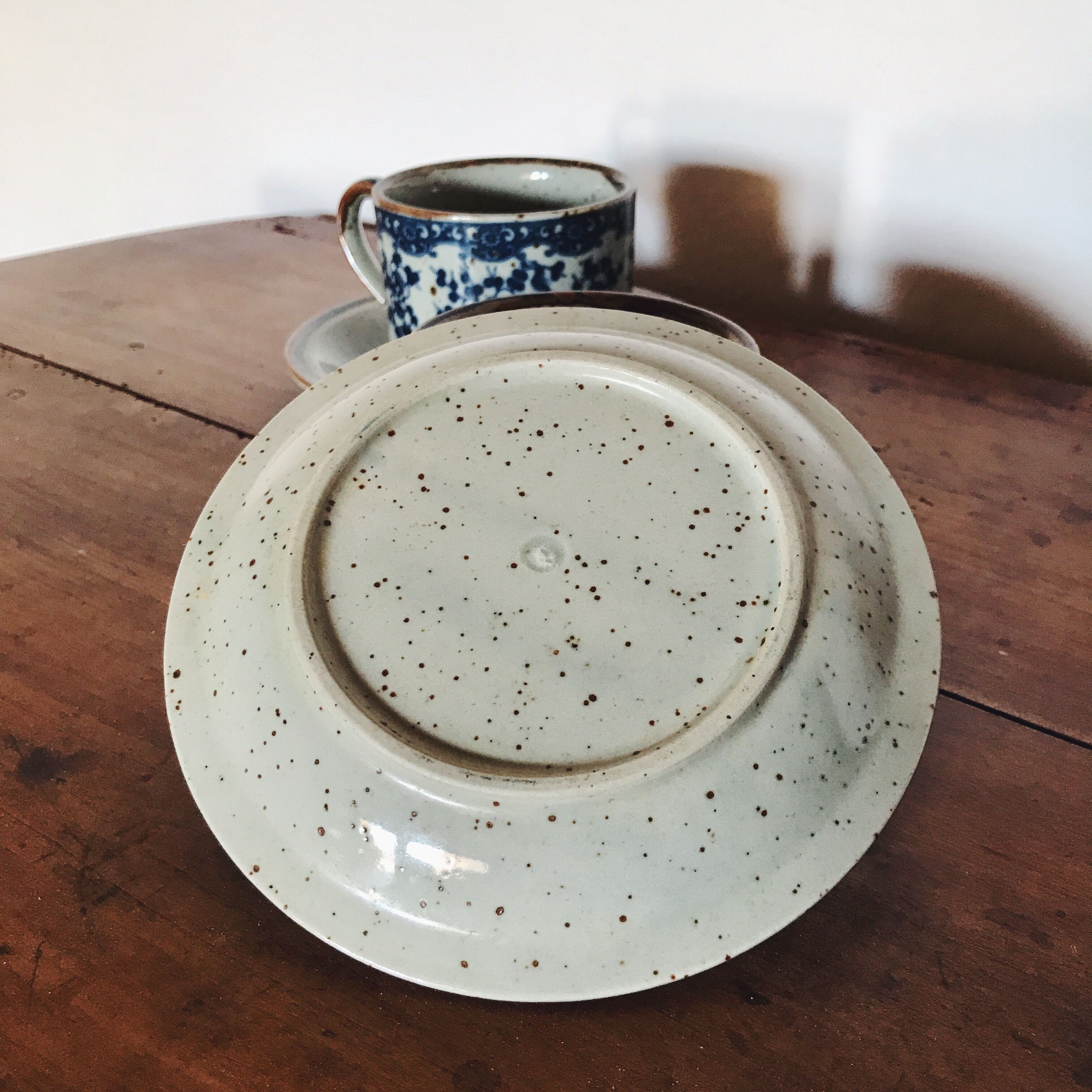 Pair of cups in blue décor