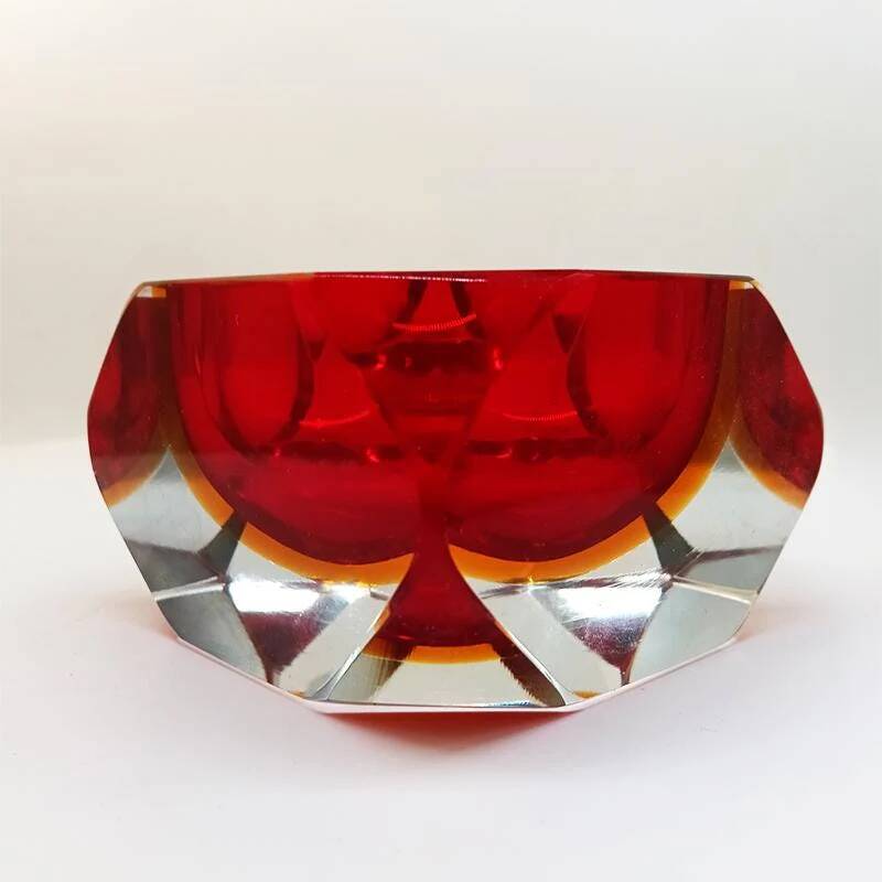 1960s square multifaceted ashtray or catch-all in Murano glass by Flavio Poli for Seguso. Made in Italy.