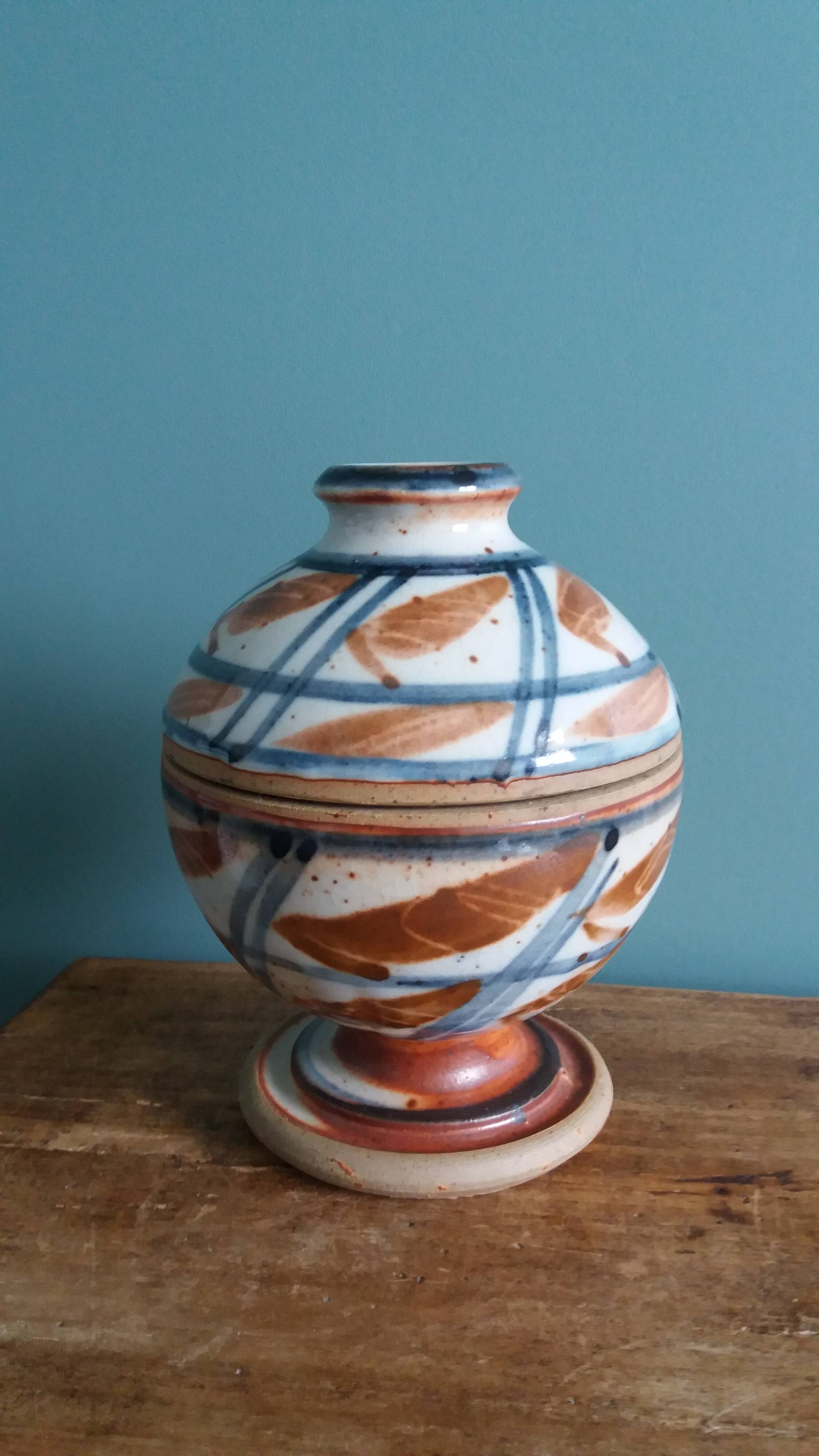 Sugar confiturer signed by Saint Maur, Evelyne Porret and Michel Pastore.