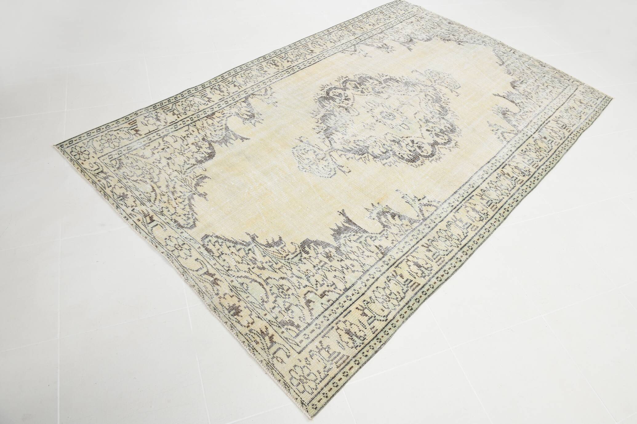 Light Yellow & Brown Vintage Rug, 164x266Cm