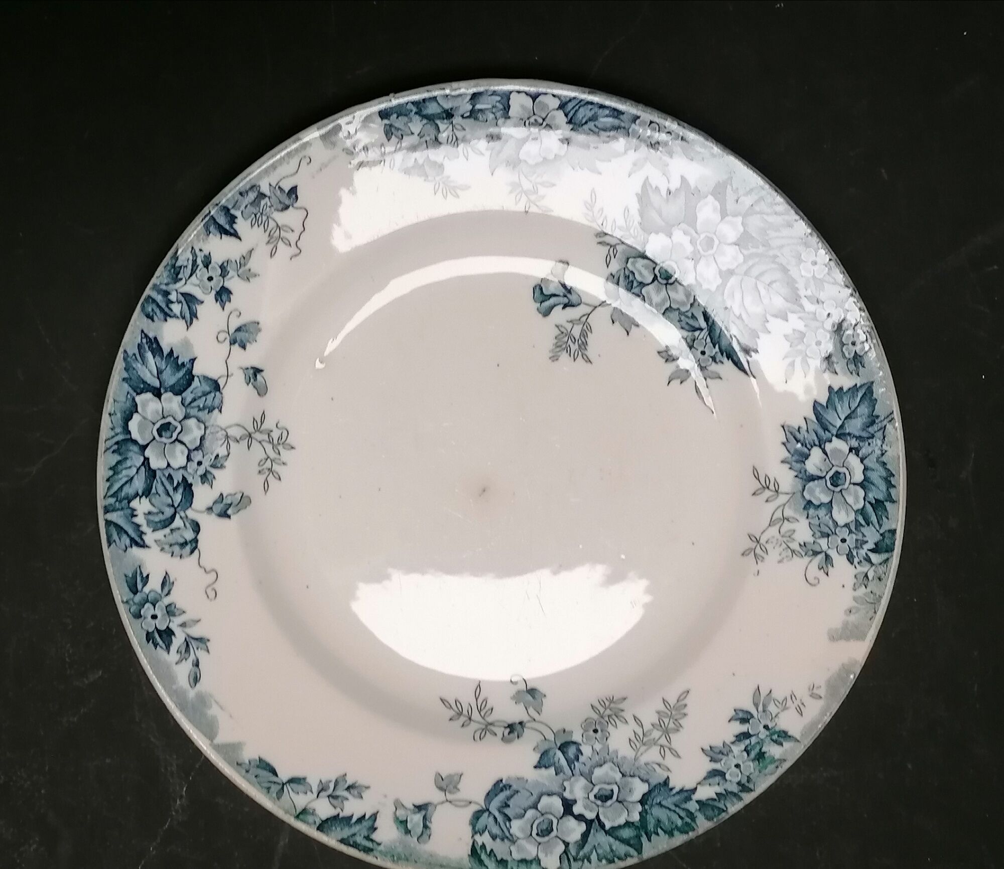 6 plates iron earth Moulin des Loups and Hanage Marie-Louise