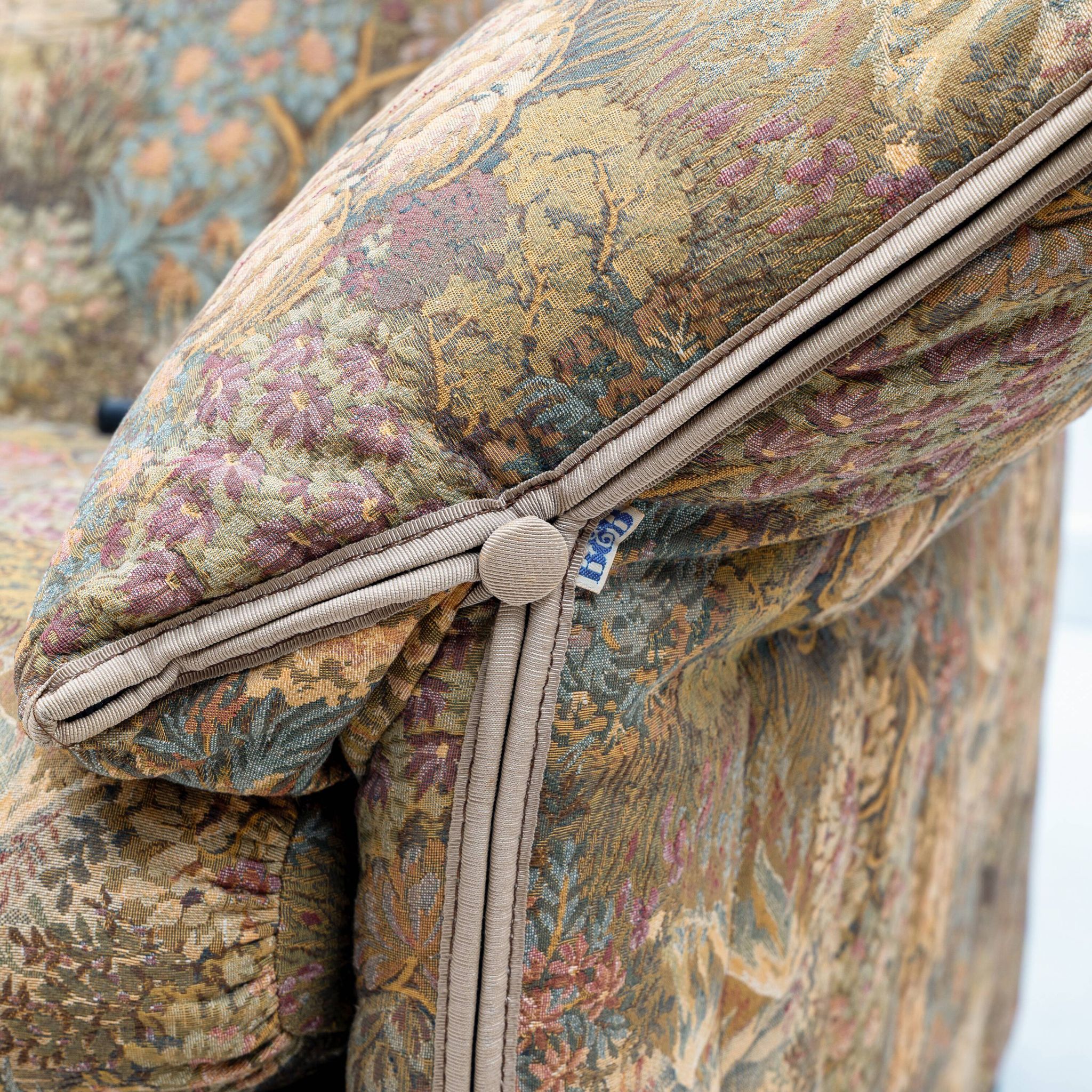 Pair of jacquard fabric armchairs, Mario Bellini, "Le stelle" B&B Italia,70