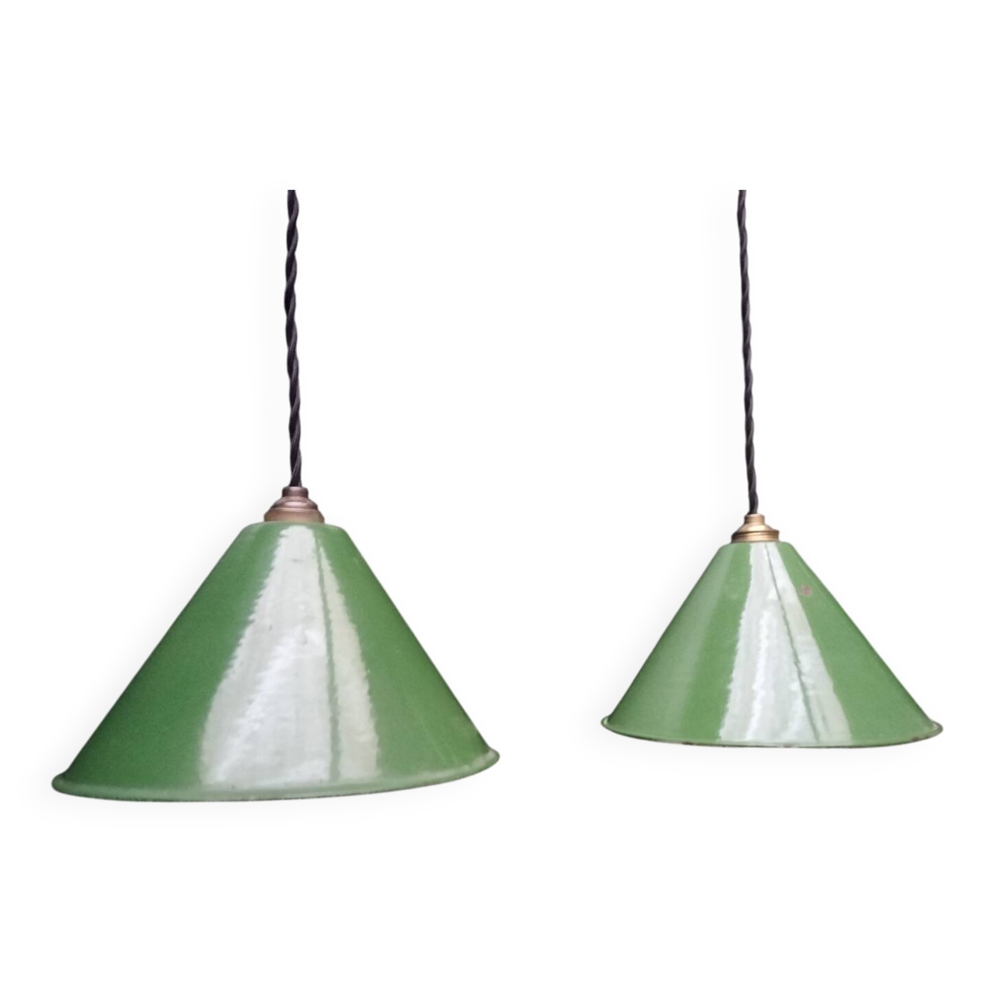 2 suspensions with enamelled sheet metal cones