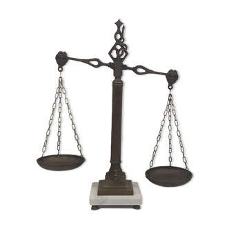 Decorative brass scale with marble base 52 cm