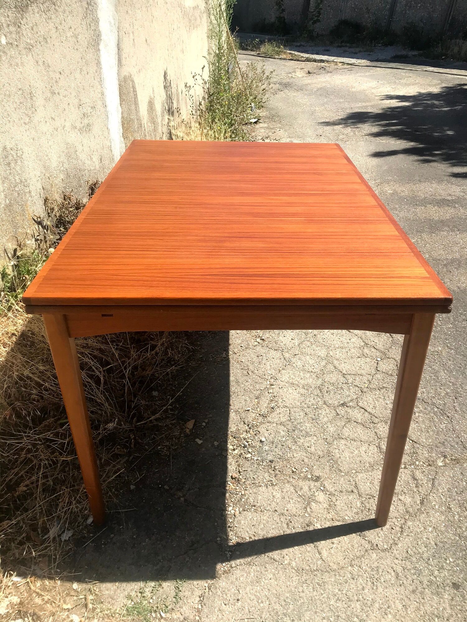 Extendable dining table with vintage 60s teak extensions