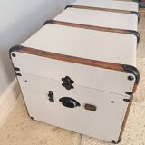 Large flat trunk