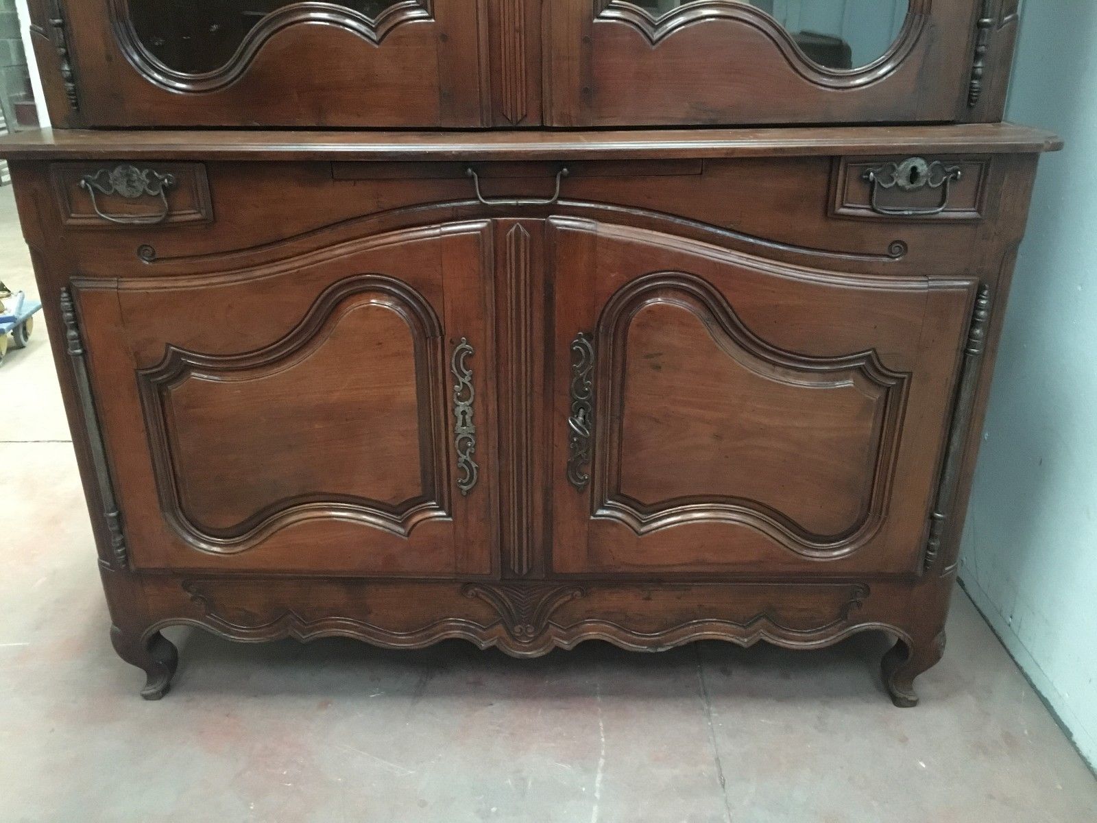 Buffet 2 body Louis XV walnut