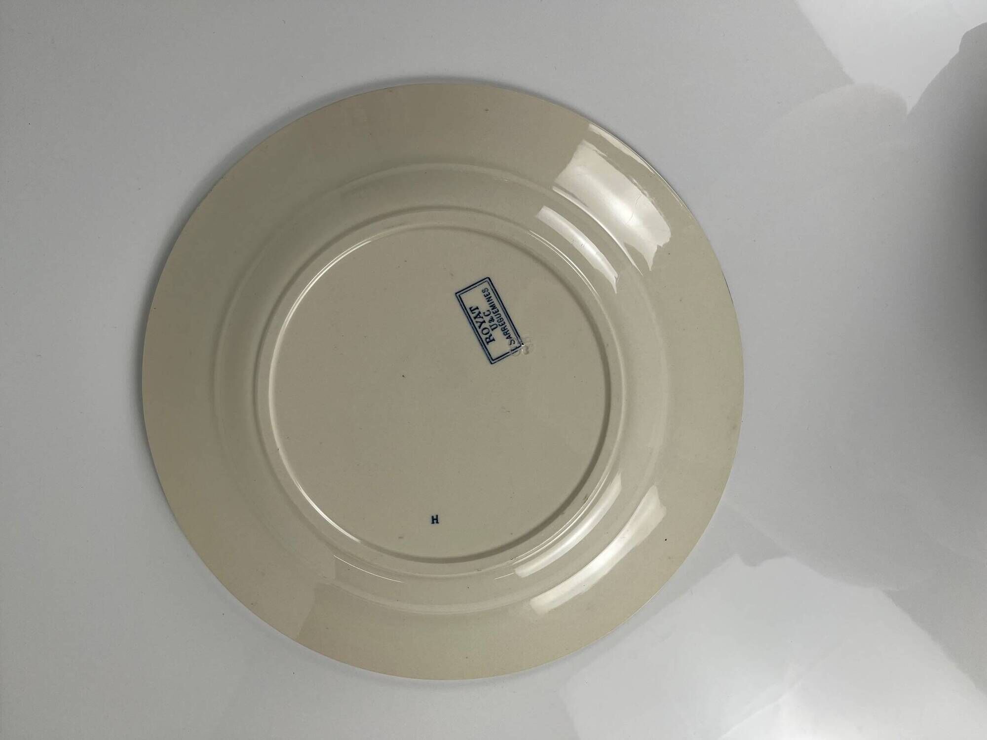 Large round blue "Royat" dish, U&C Sarreguemines, 1879 - 1918.