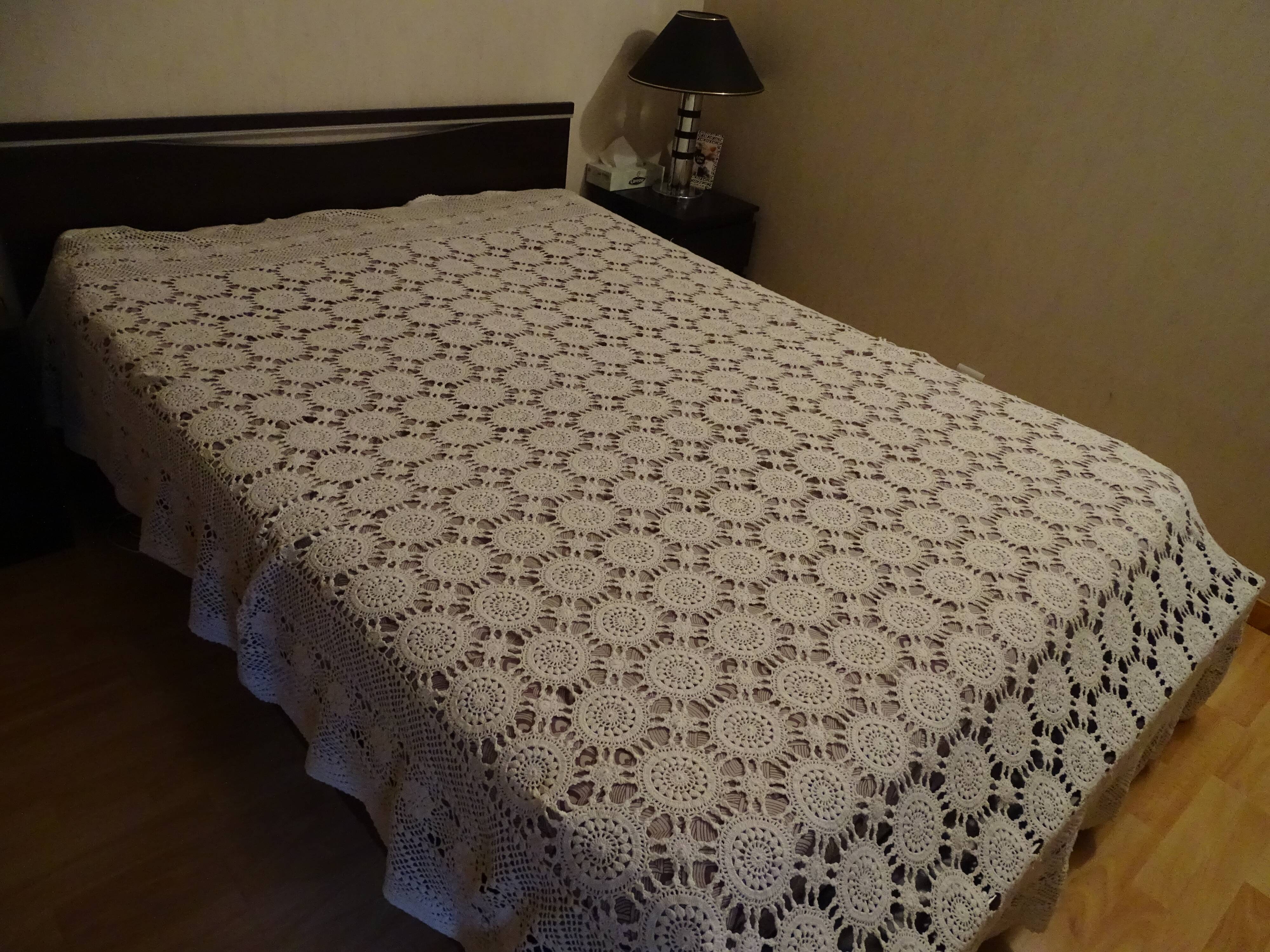 Antique crochet bed cover 275 x 255