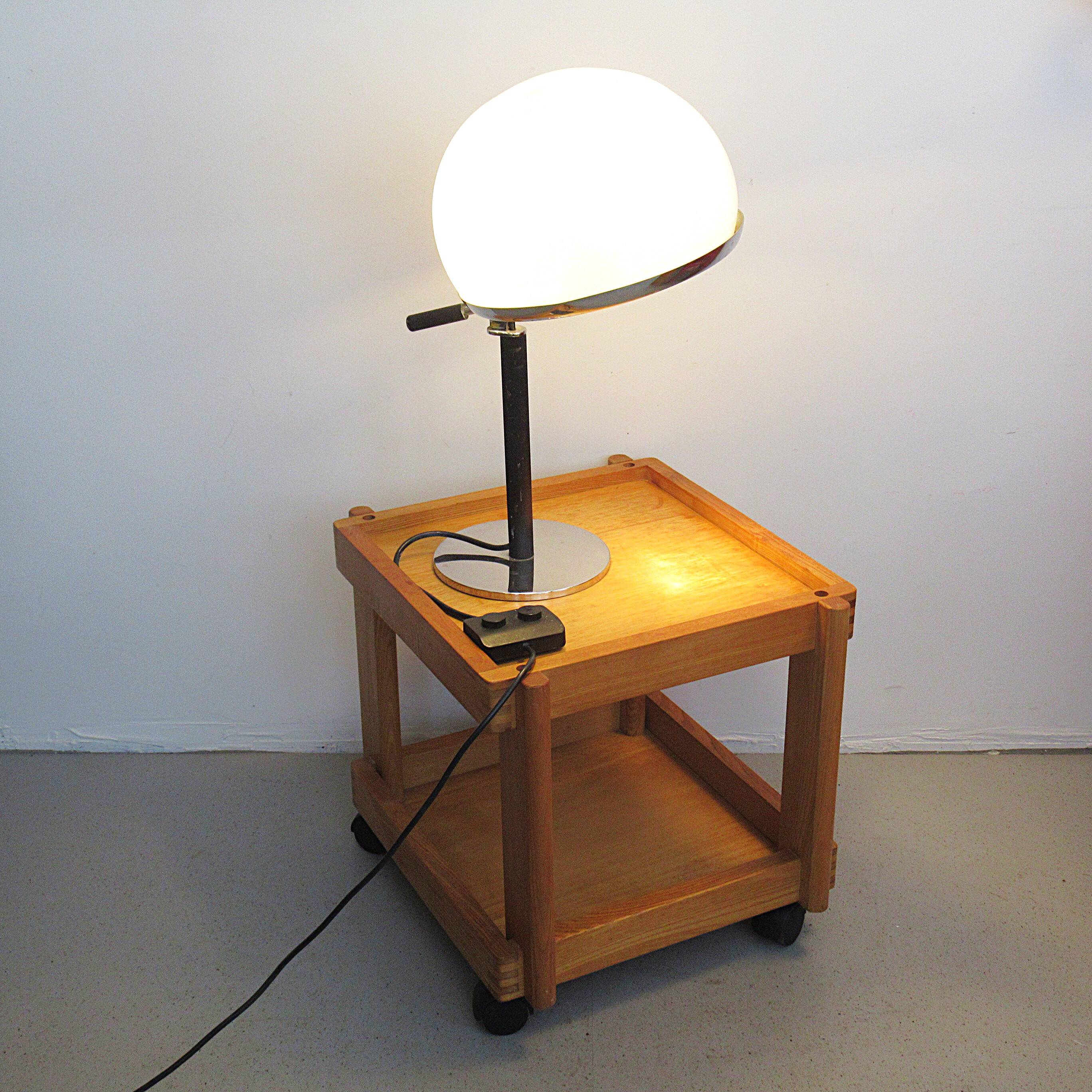 Table d'appoint cubique scandinave circa 1970