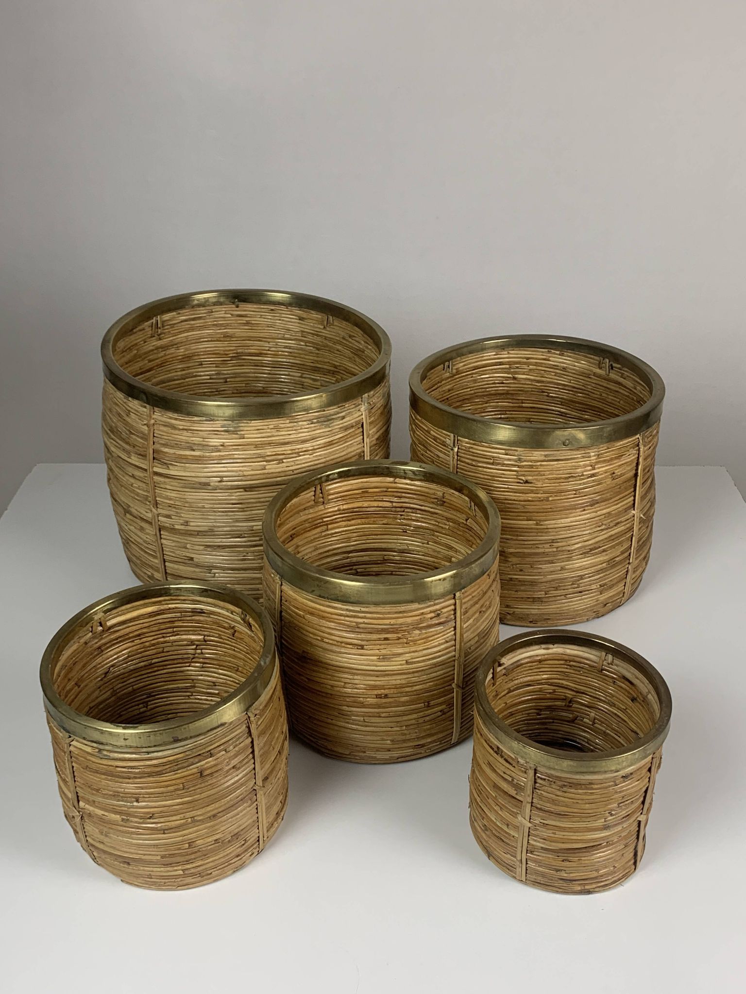 Set of 5 rattan pencil reed and brass plant holder baskets, Italy 1970s