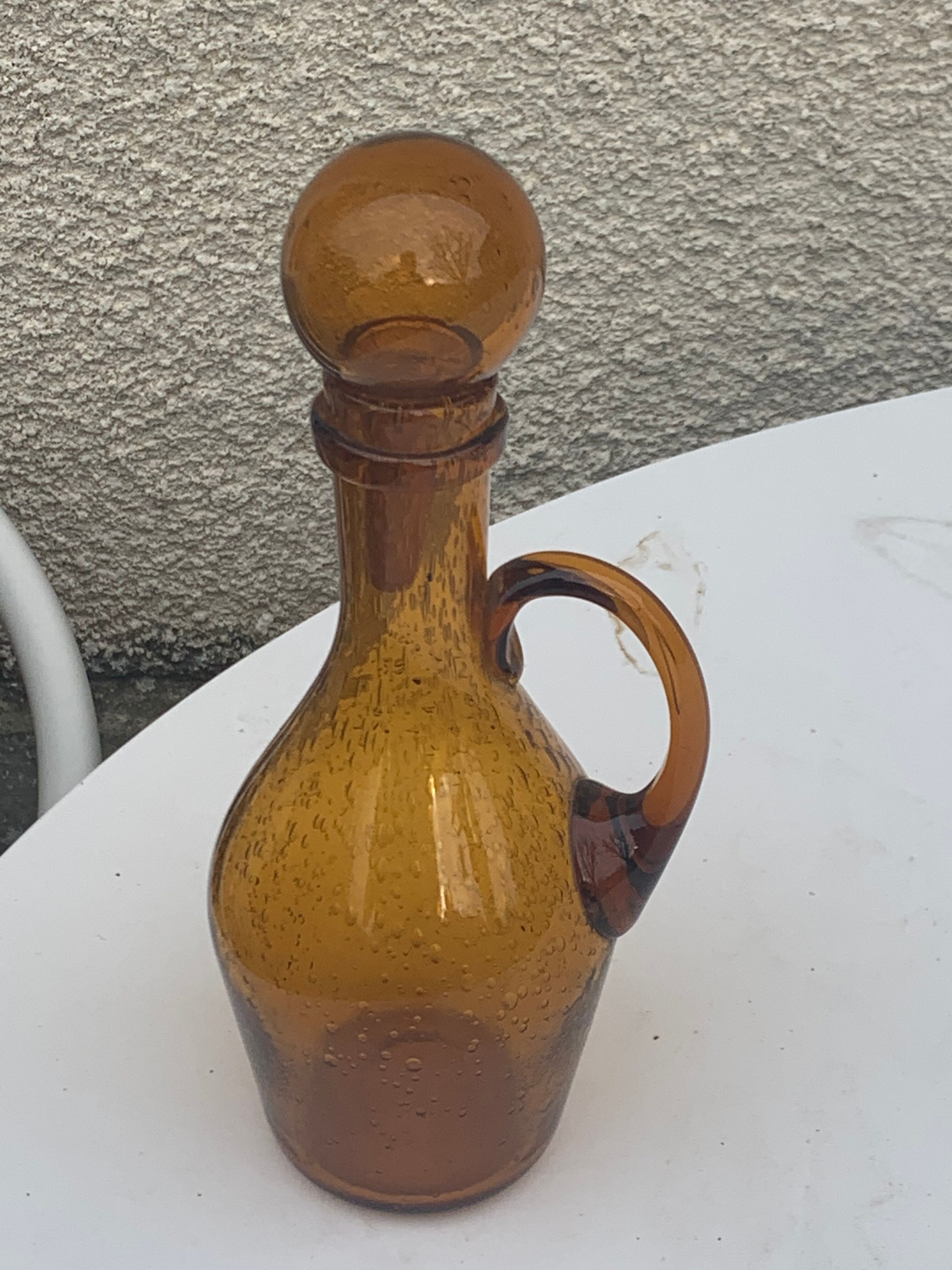 Carafe, flacon en verre soufflé jaune doré verrerie de biot signé, vintage