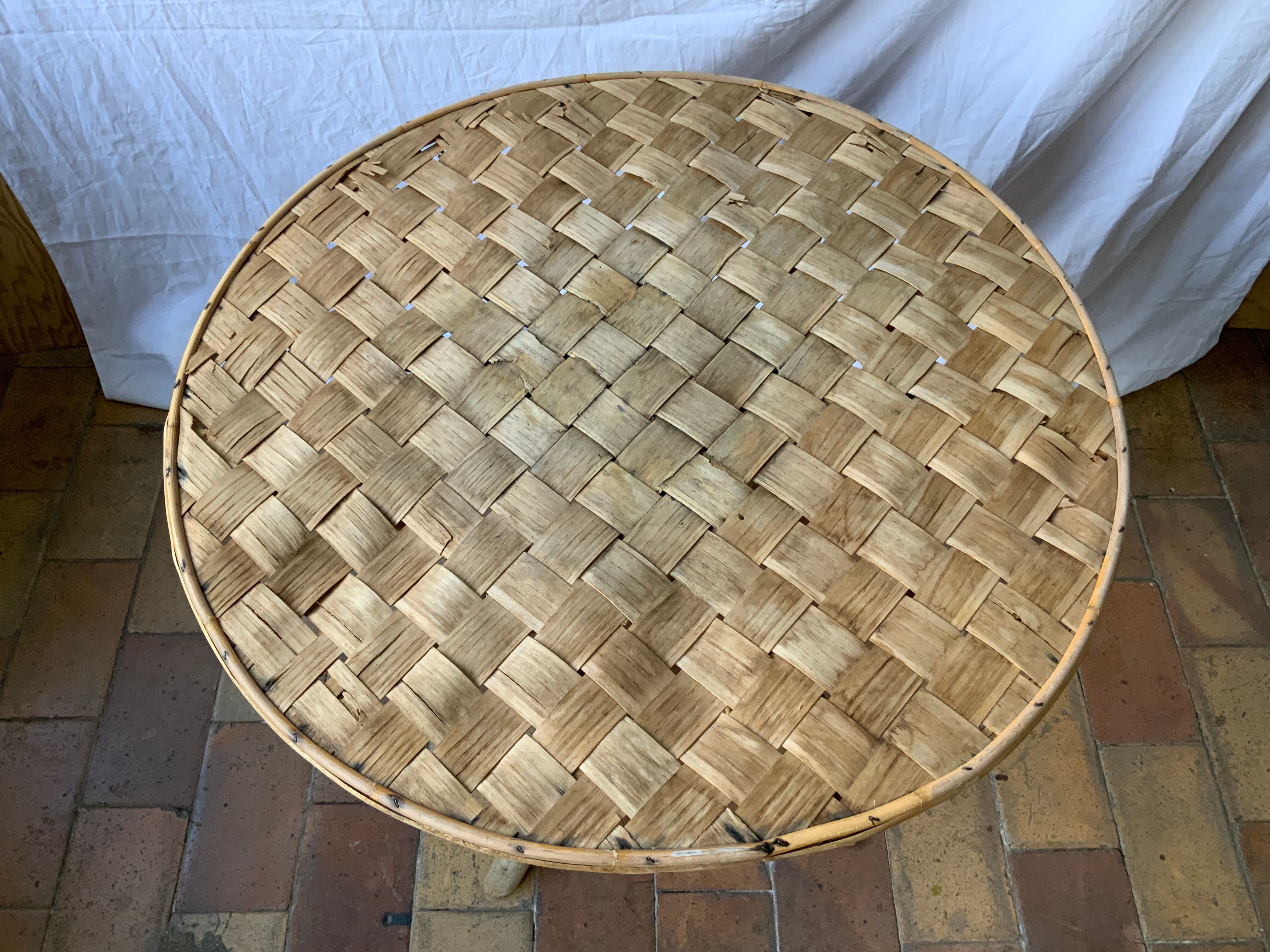 Round table in vintage chestnut