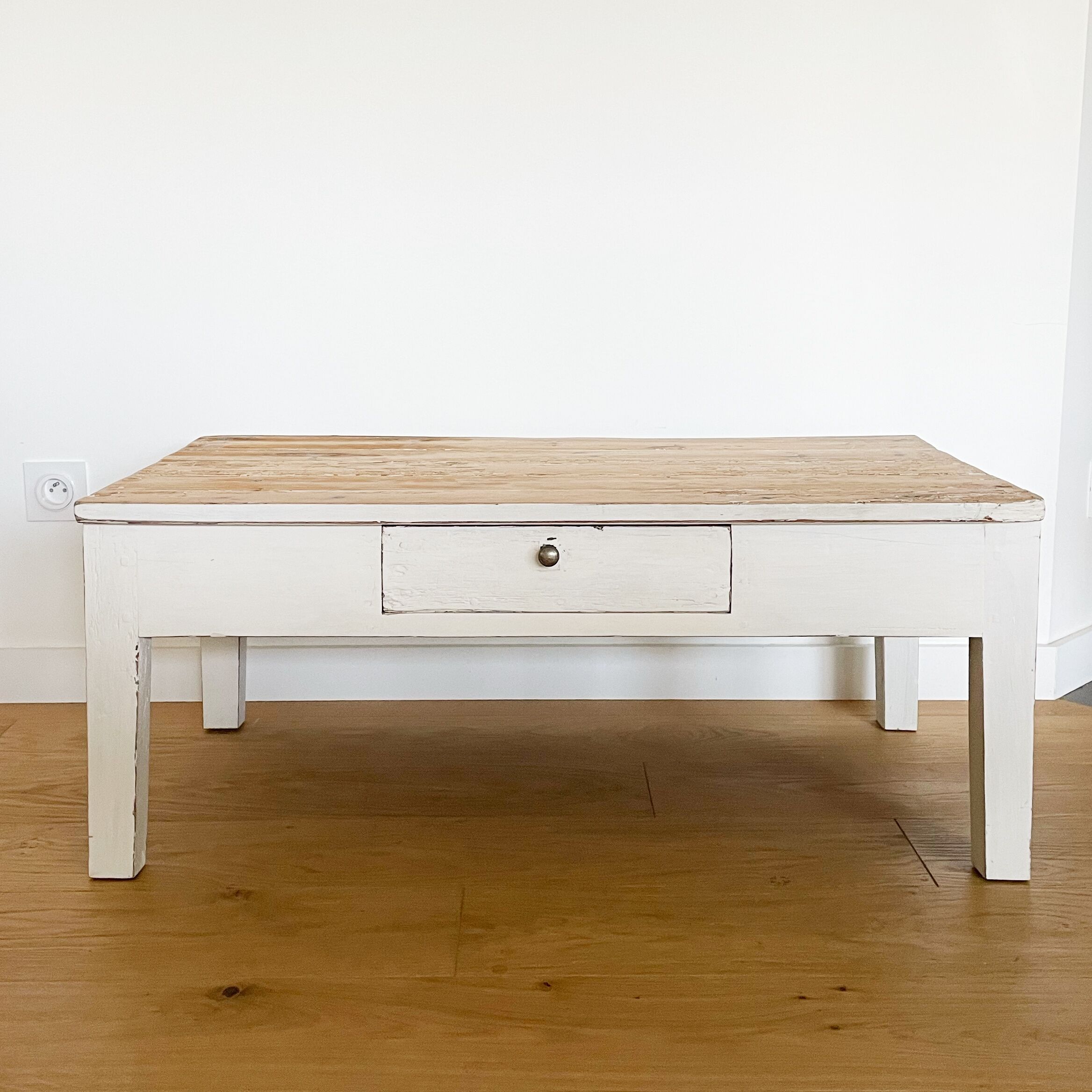 Coffee table type farm table