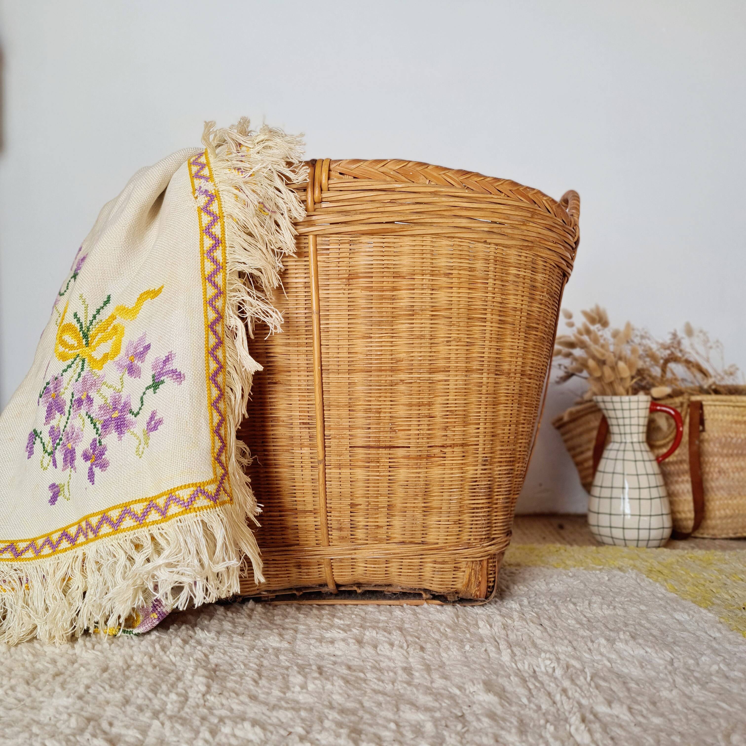 Storage basket for a plant pot in vintage rattan
