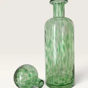 Grande carafe en verre soufflé moucheté vert avec bouchon boule