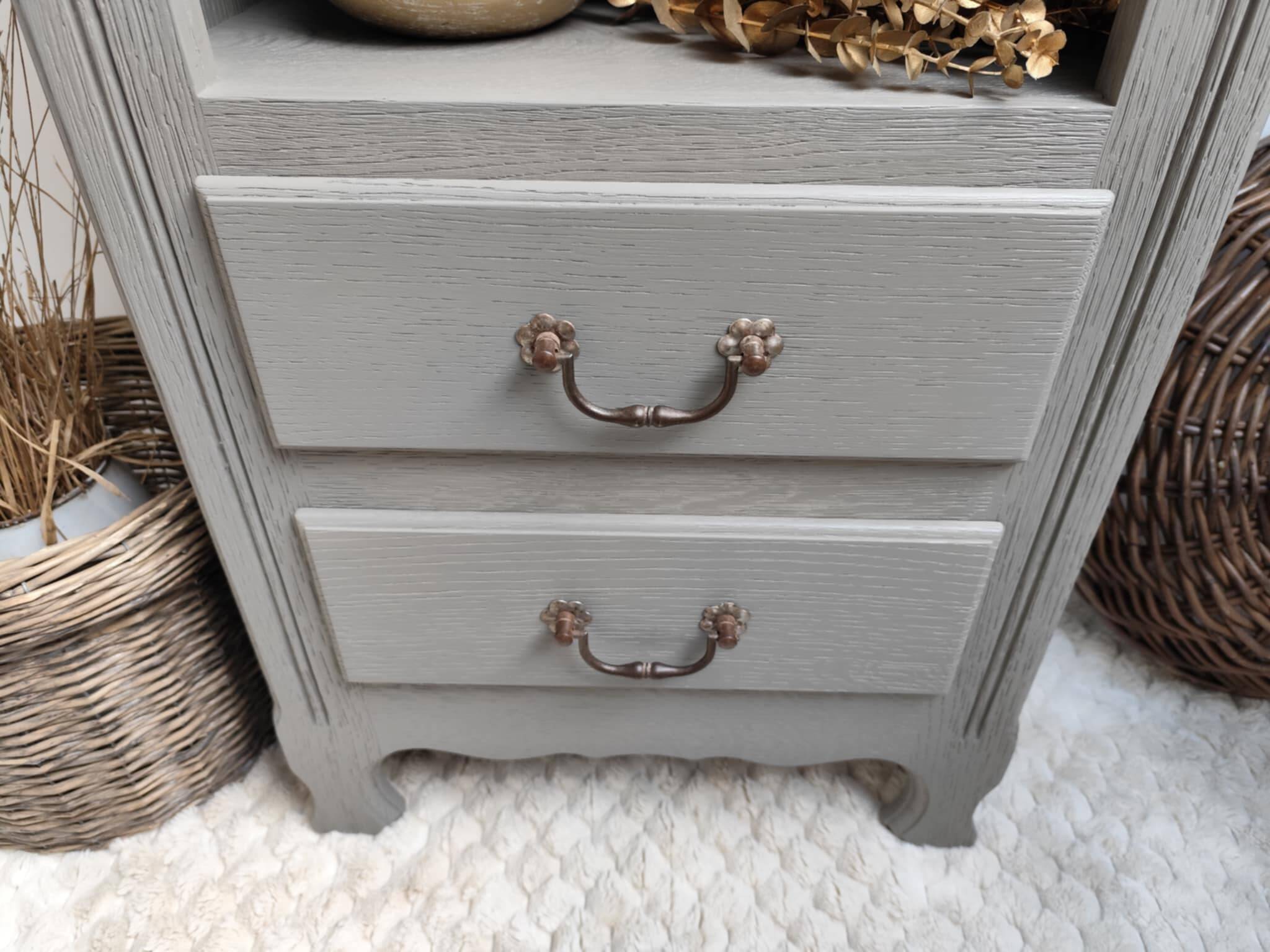 Oak chest of drawers