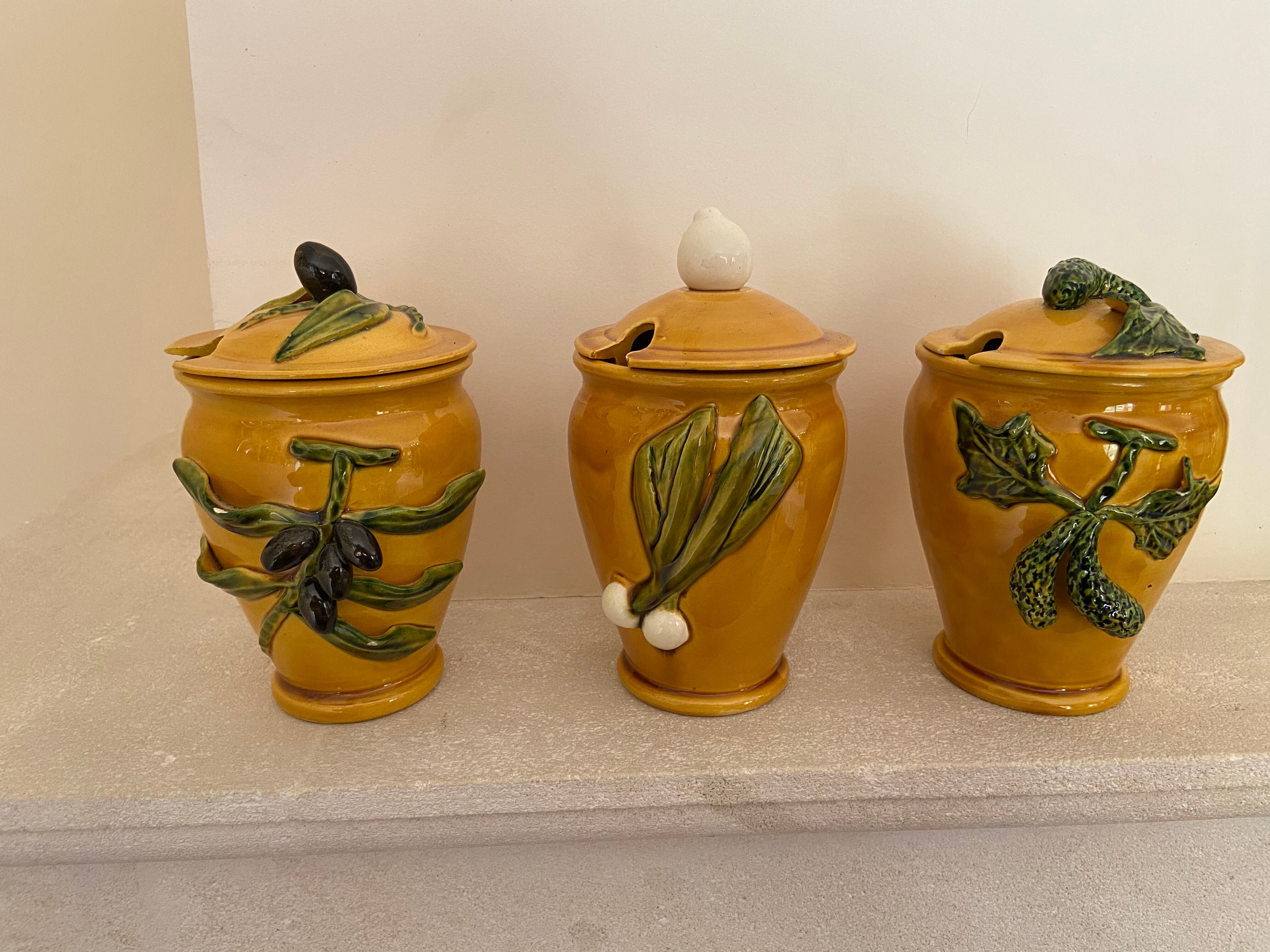 3 vintage kitchen pots