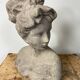 Buste de femme au chignon