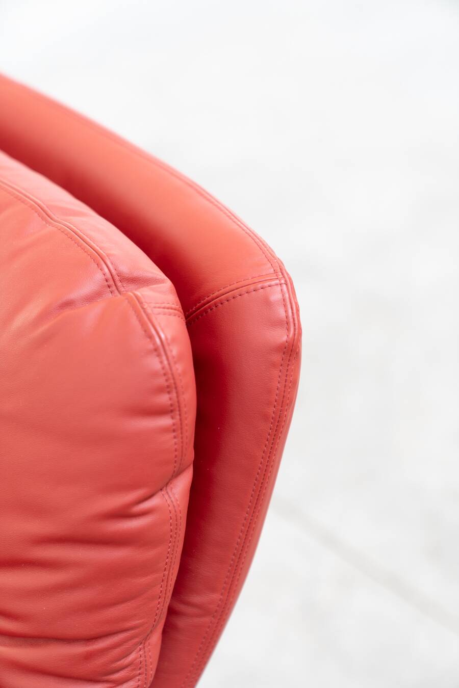 Fauteuil et pouf en cuir rouge, Vitelli et Ammannati, pour Brunati 70/80