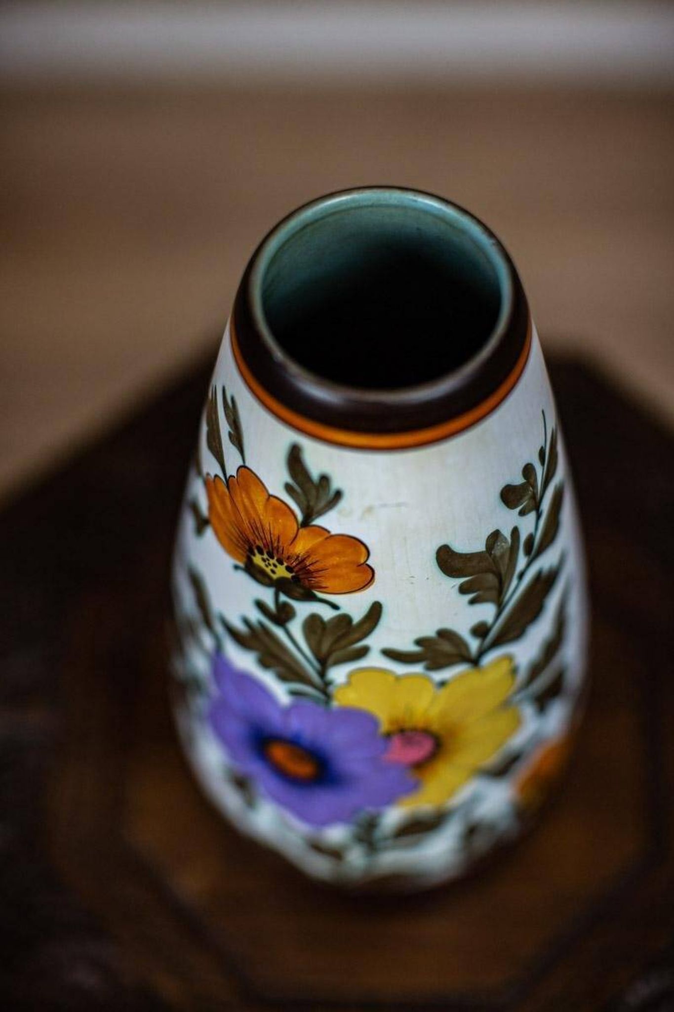 Vase en céramique à motifs floraux, années 1950
