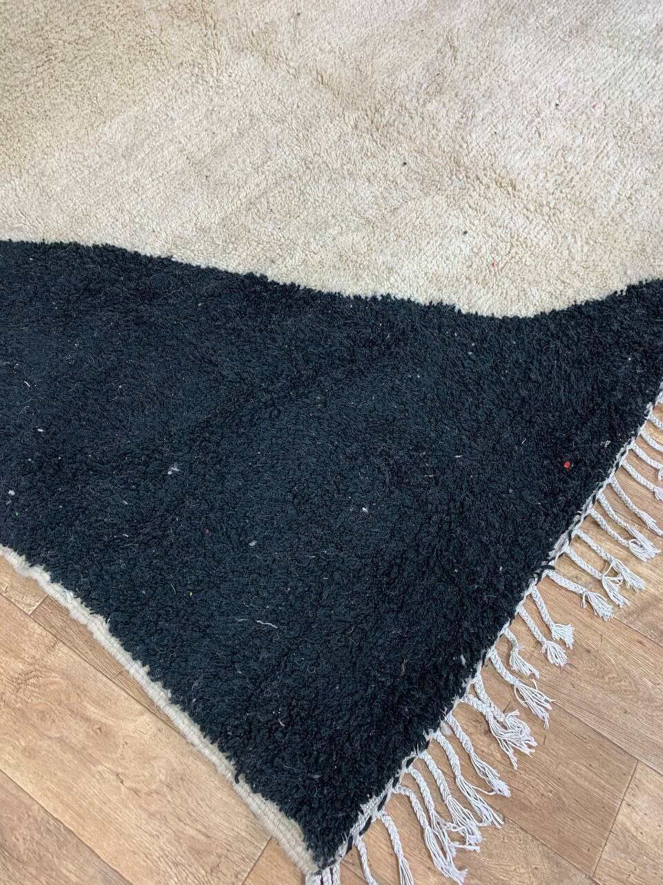 Handmade moroccan berber rug 140 x 96 cm