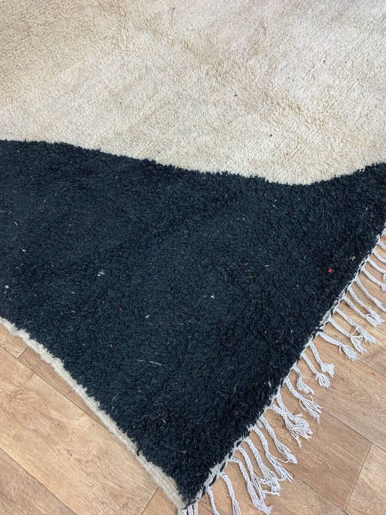 Handmade moroccan berber rug 140 x 96 cm