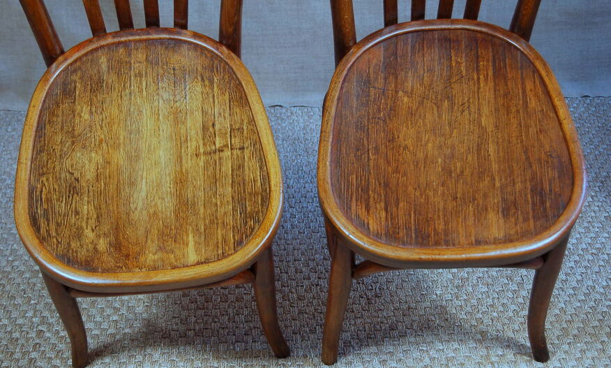 BAUMANN : Paire de chaises à barrettes en bois. Tampon. …