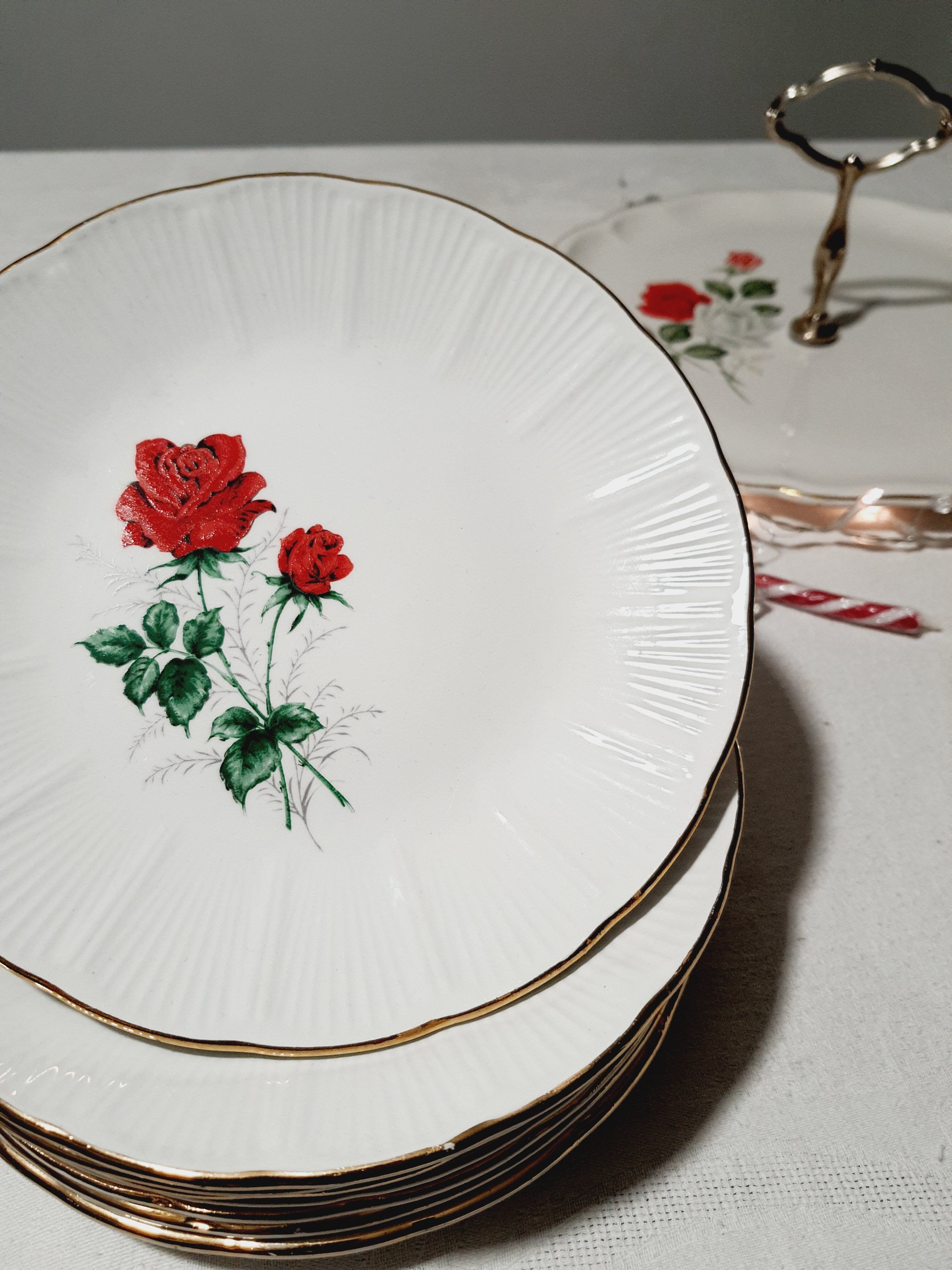 Dessert plates Claudia Amandinoise and vintage mandiant