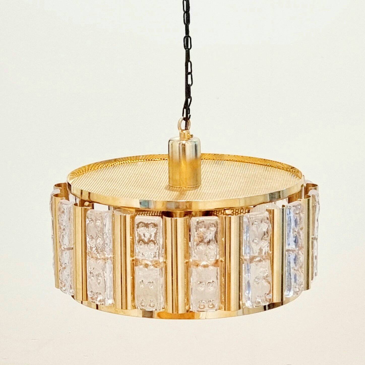 Plafonnier scandinave en verre et laiton du milieu du siècle par C. Fagerlund, années 1960