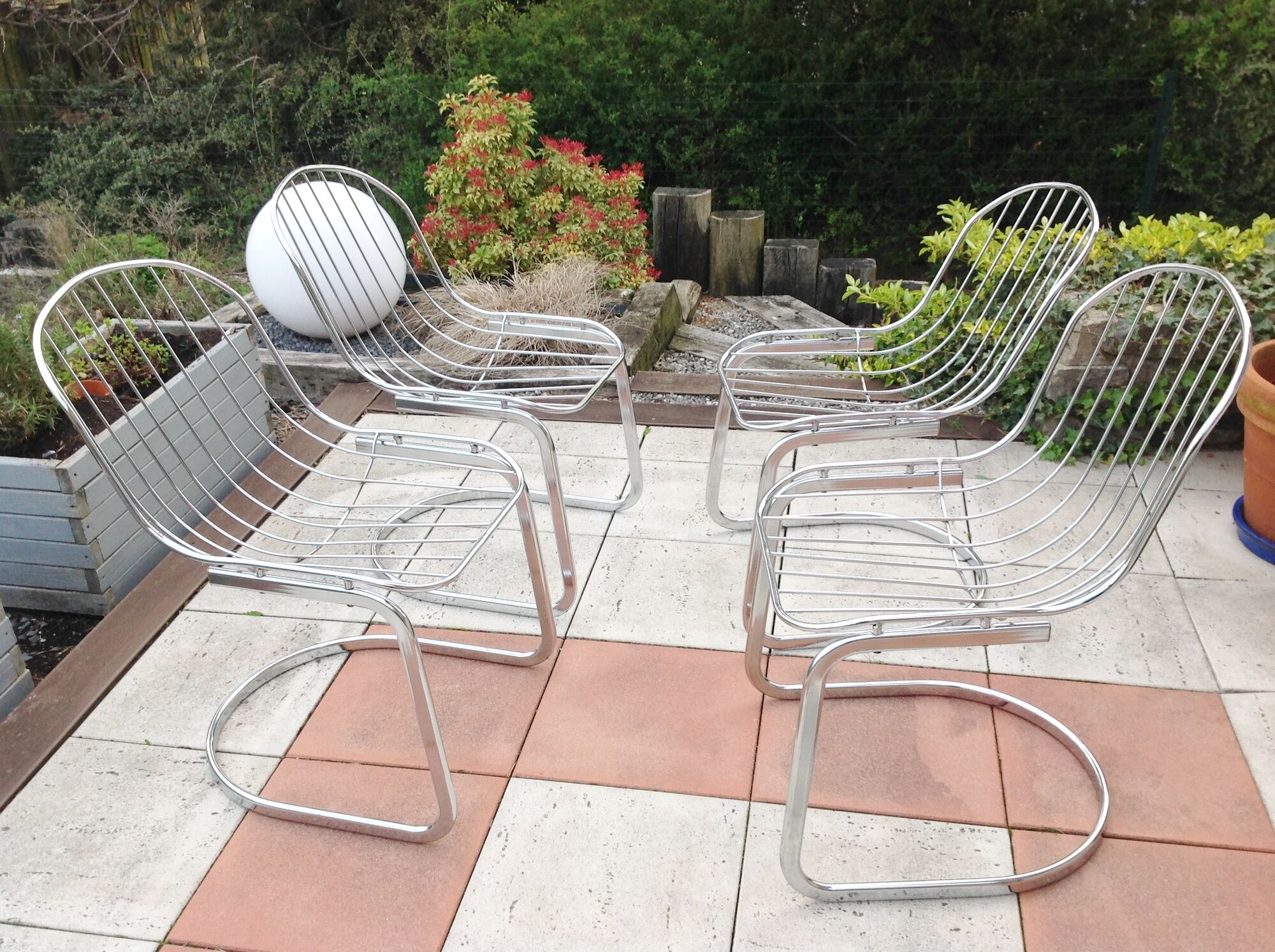 Set of four chrome metal wired chairs by Gastone Rinaldi / vintage 70s