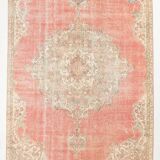 Tapis persan ancien noué main rouge corail, médaillon central floral
