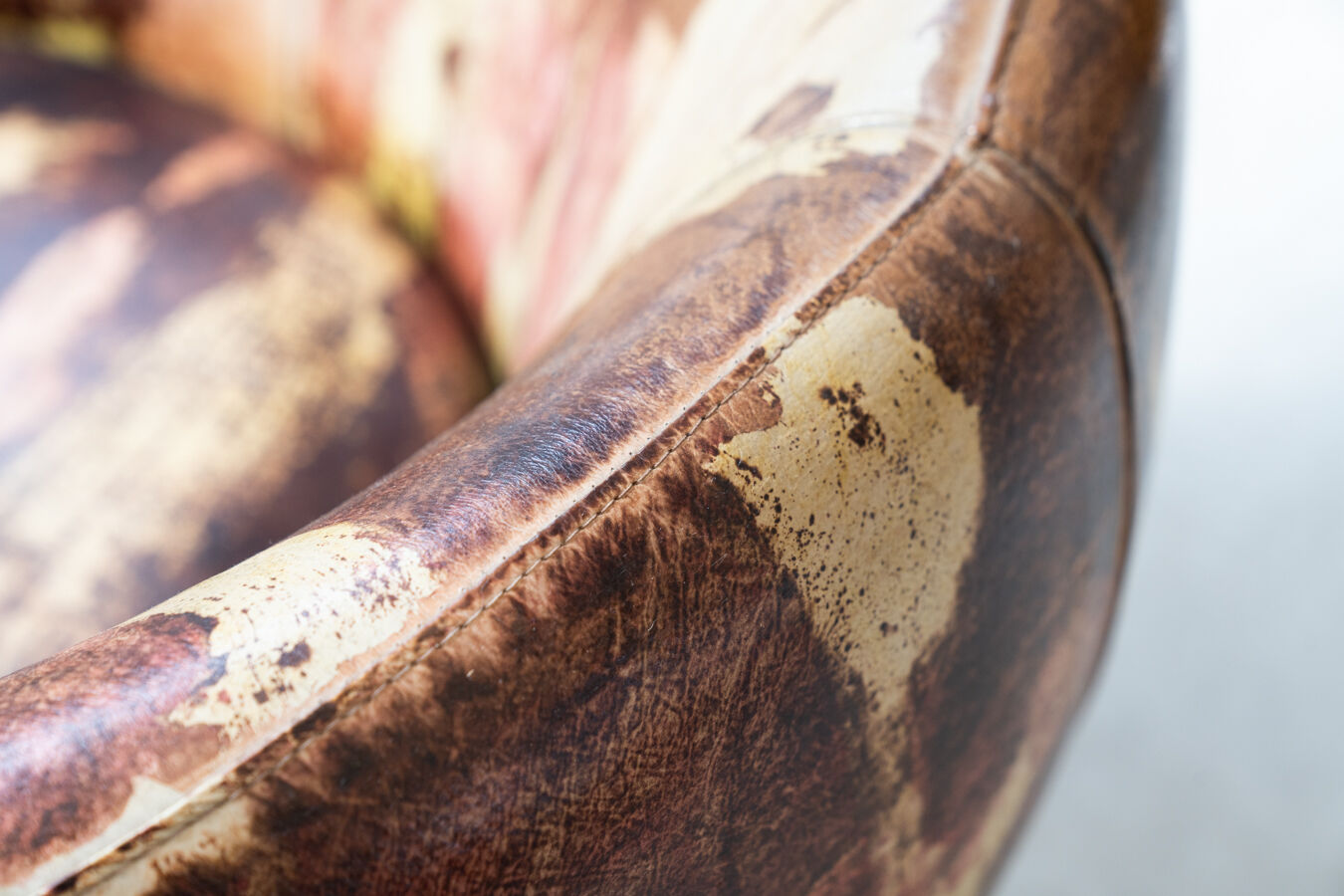 Leather swivel armchairs, early twenty-first century, set of 2