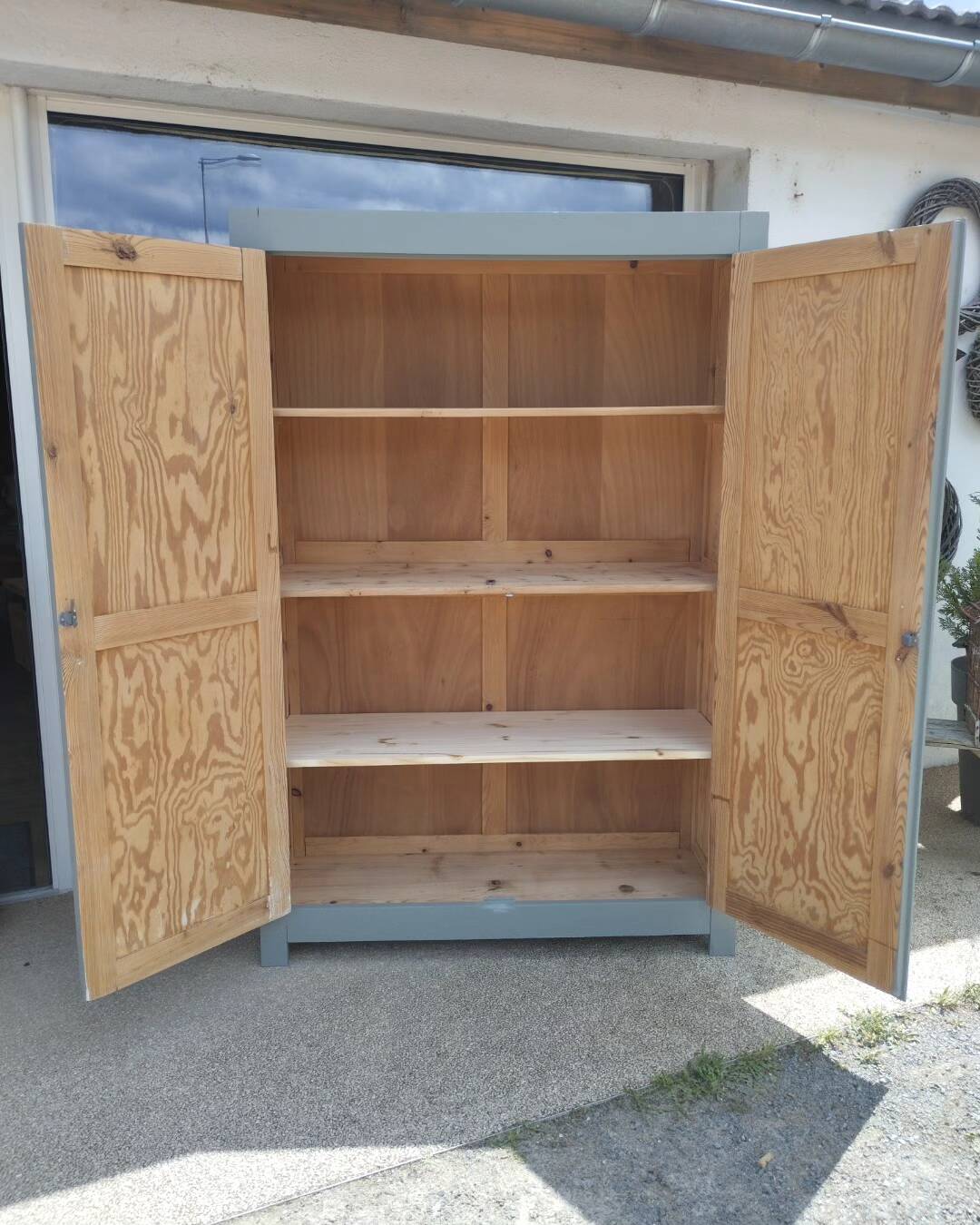 Green Parisian wardrobe