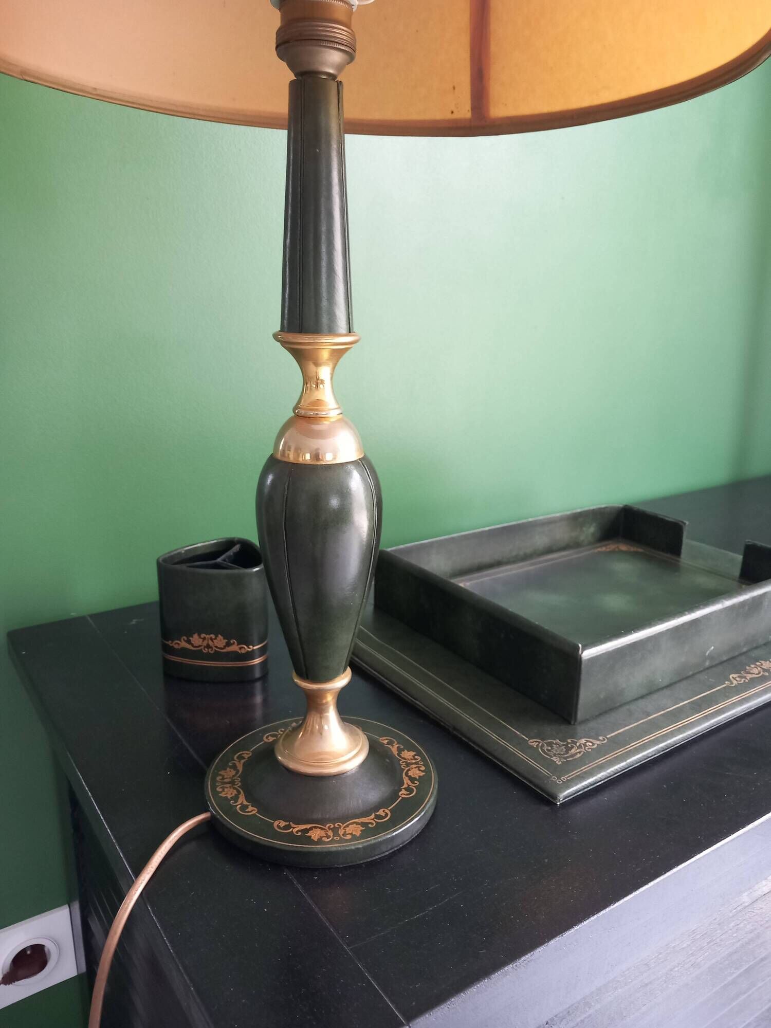 Lamp with accessories