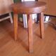Tabouret travail francais , pieds crayon