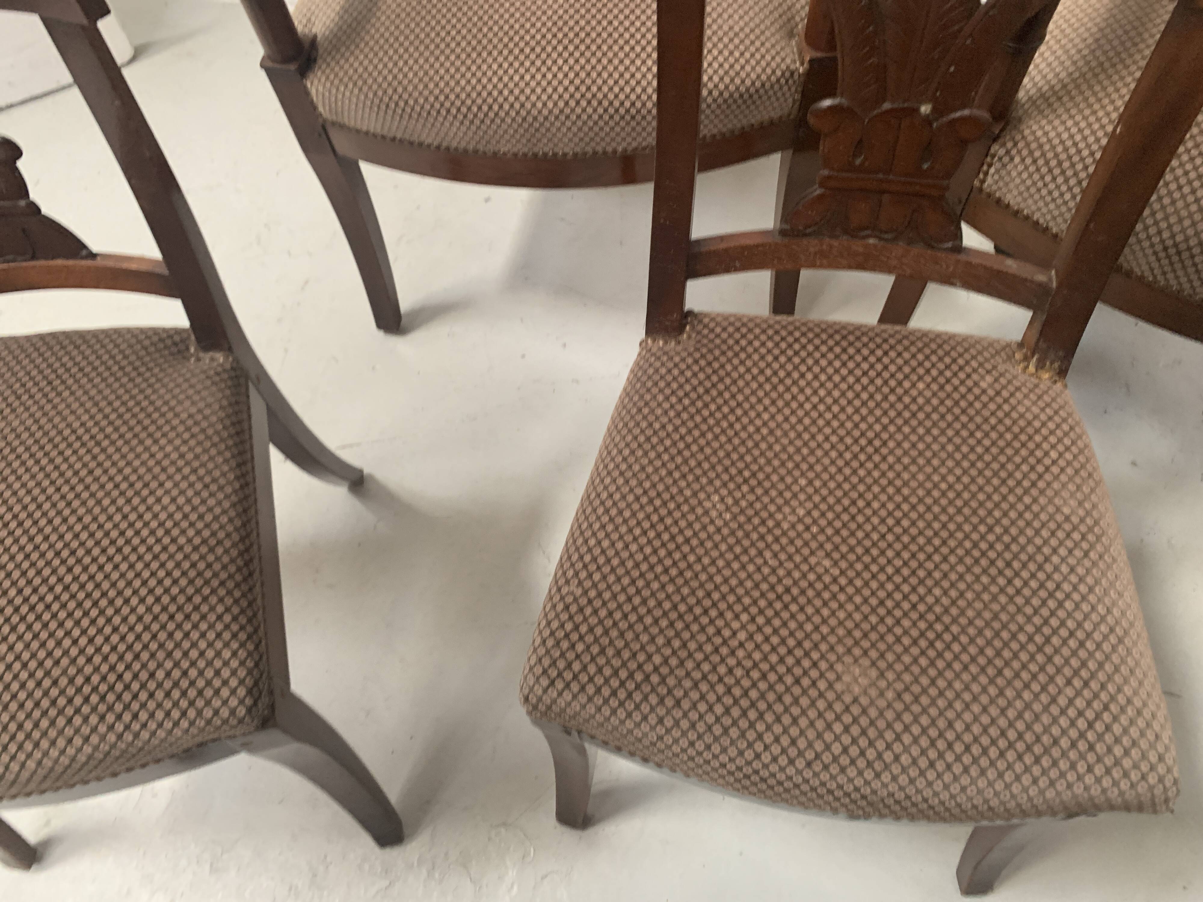 Suite de sept chaises en acajou massif XIX siècle