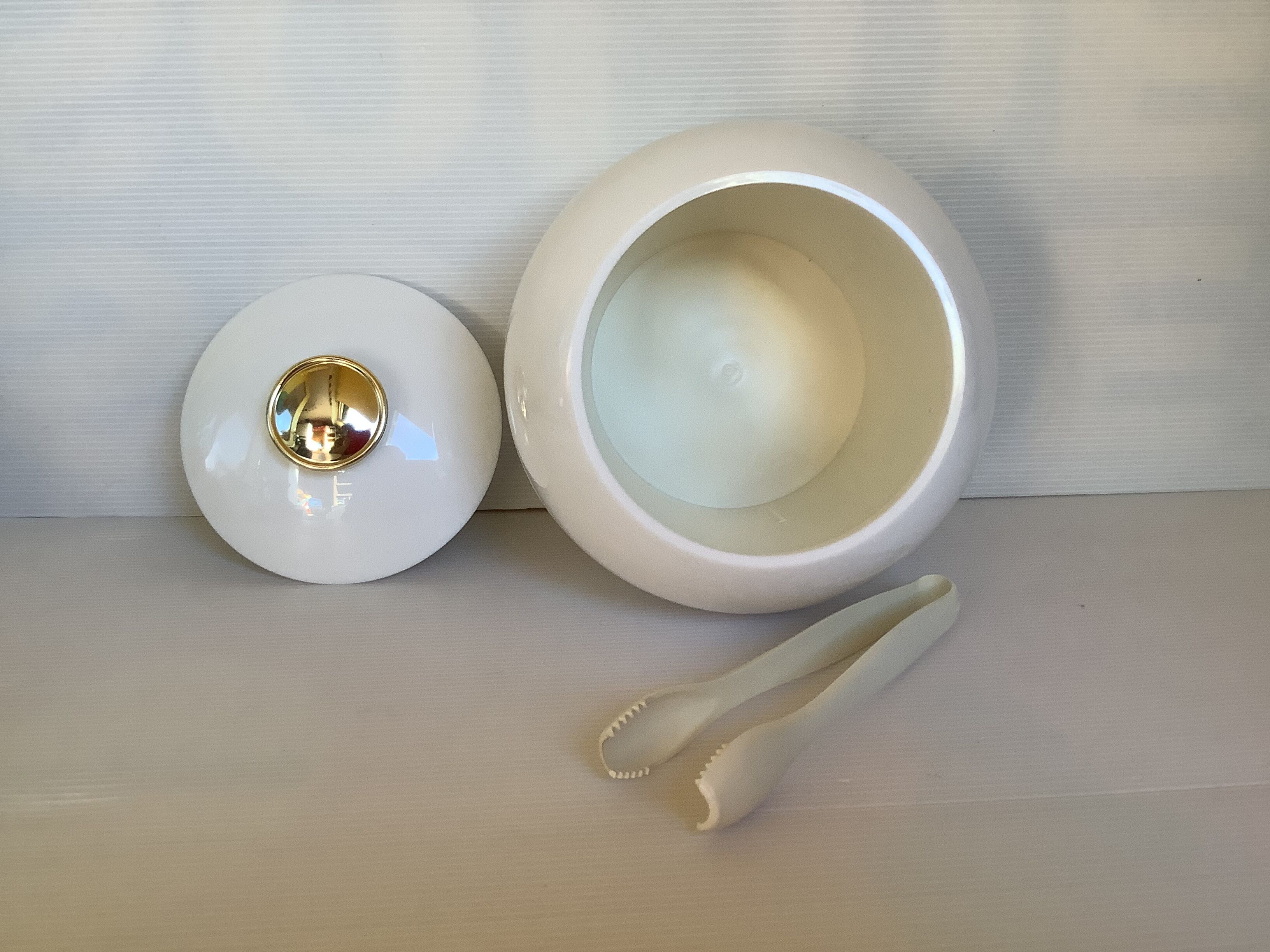 Old white ball ice bucket