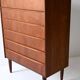 Commode scandinave vintage avec poignées sculptées