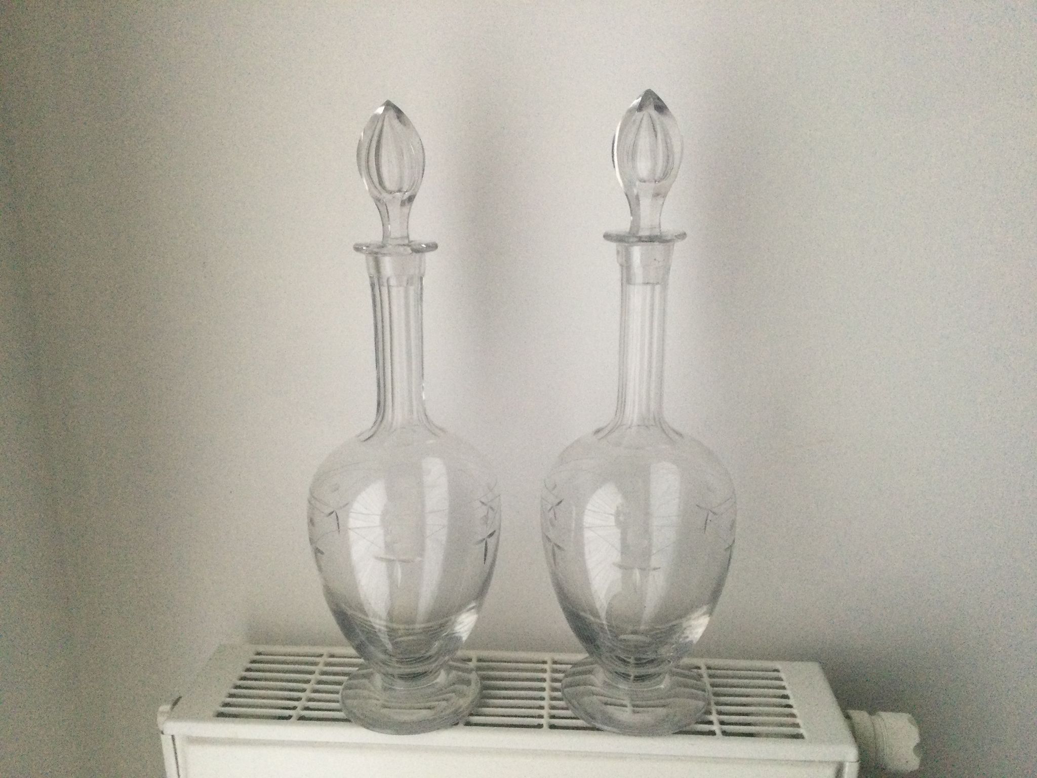 Paire de carafes en cristal vintage