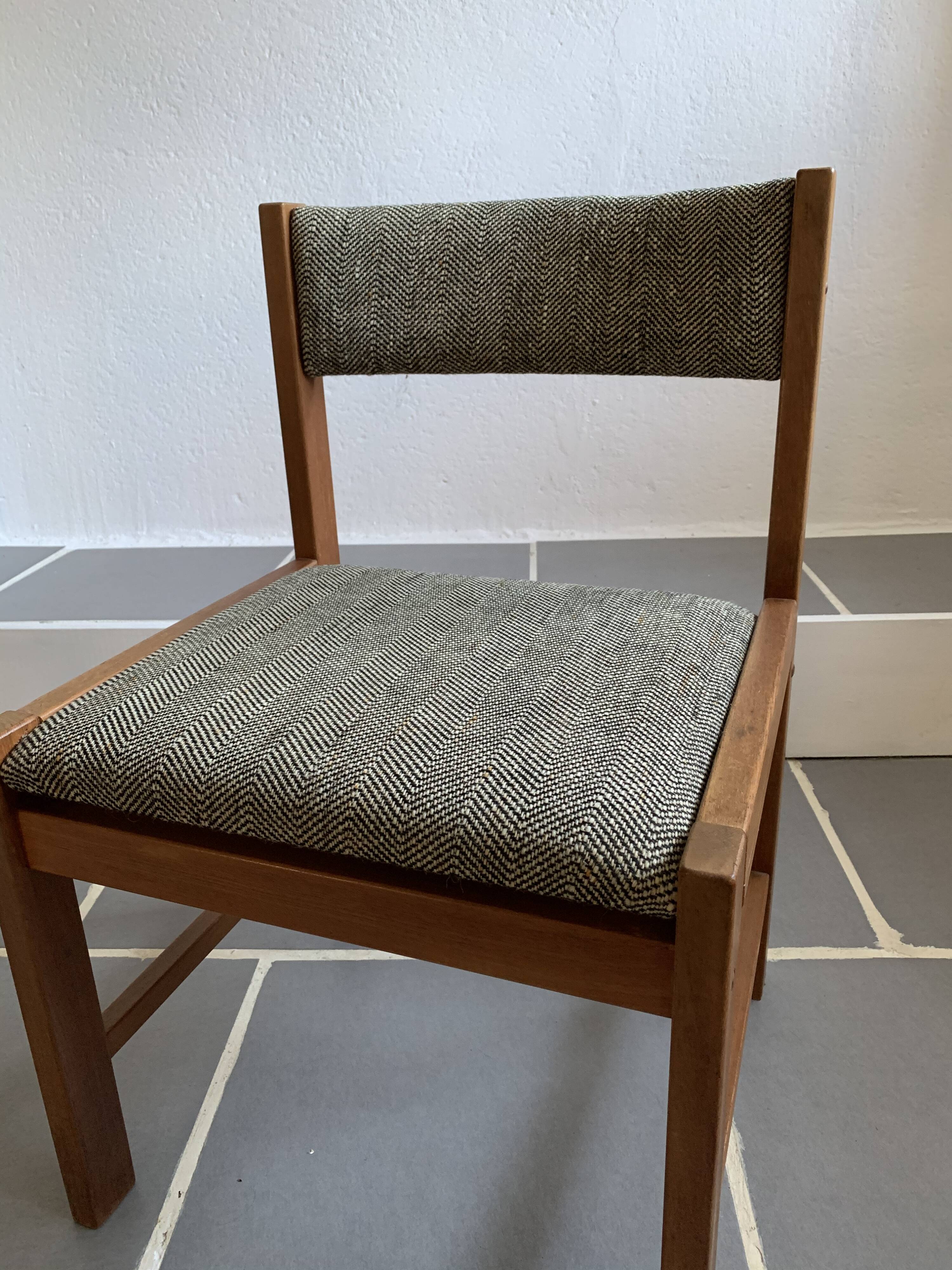 Set 6 chairs and 2 vintage Scandinavian teak and tweed chairs