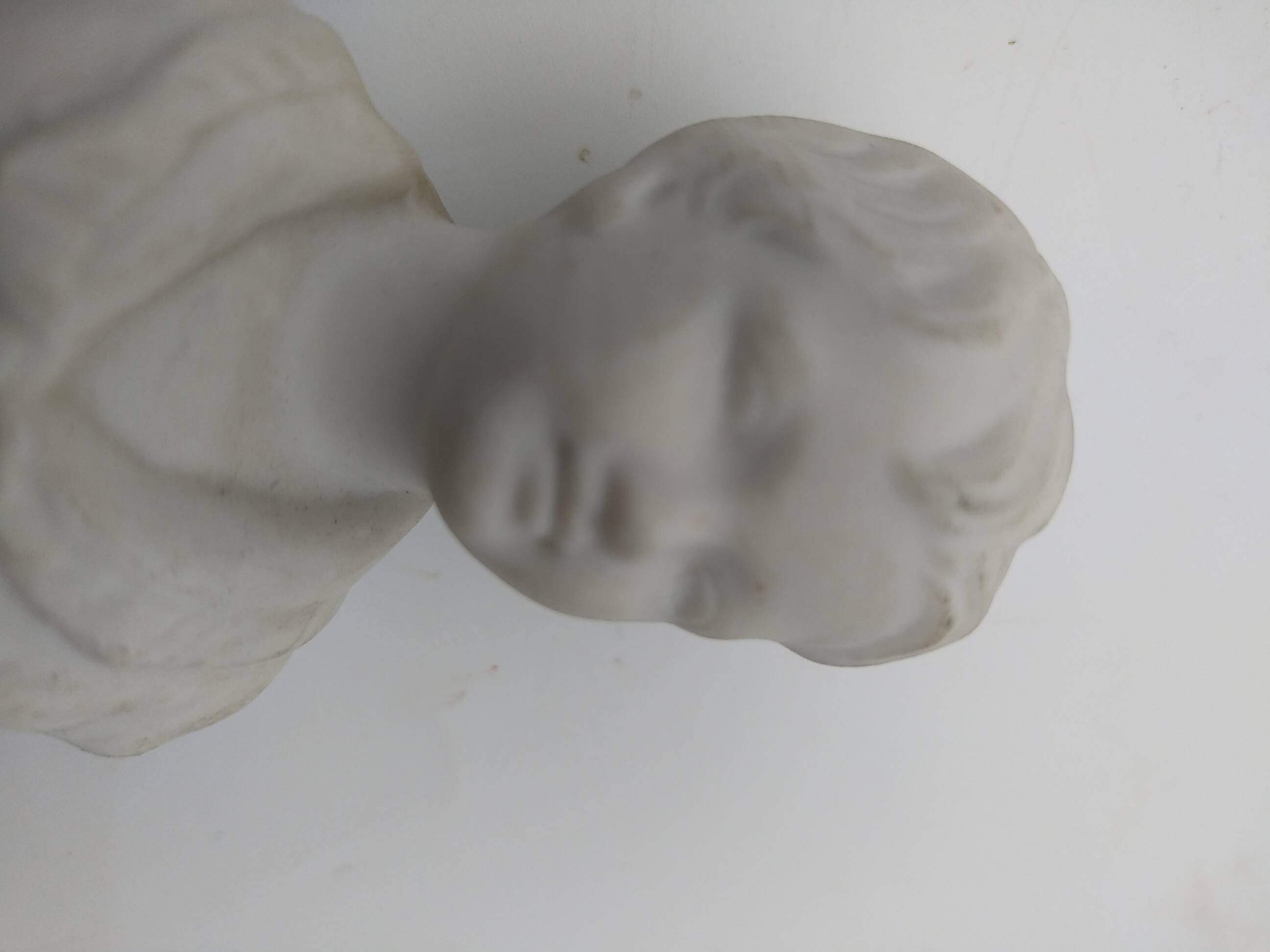 Bustes enfants en biscuit .Capodimonte. 9 cm .