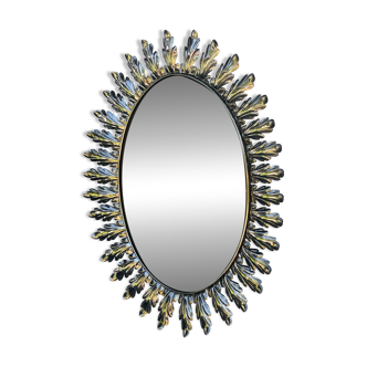 Oval mirror with leaf decor in gold metal