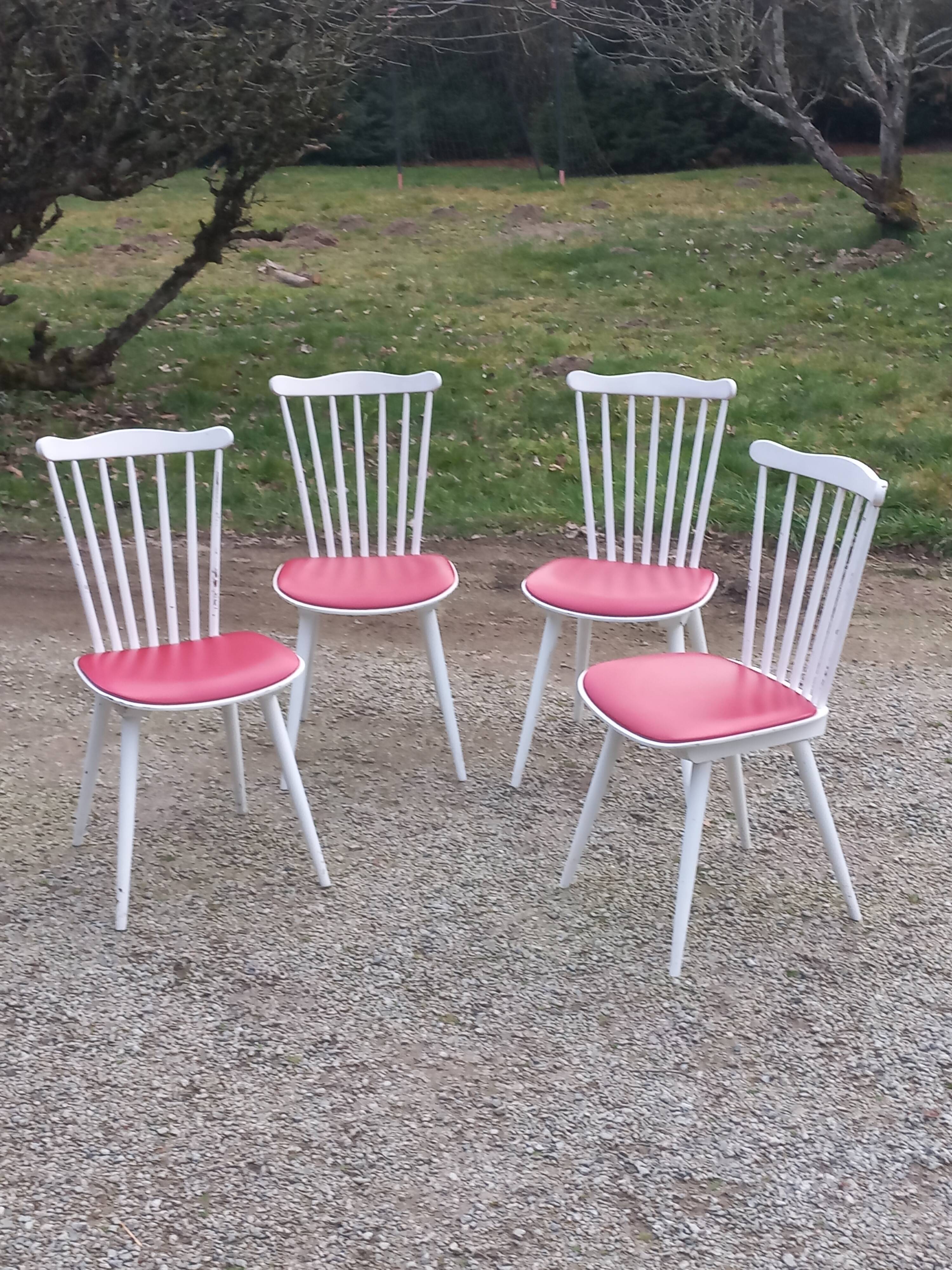 Set of 4 Scandinavian style chairs from the 50s in white lacquered wood and red skaï patties