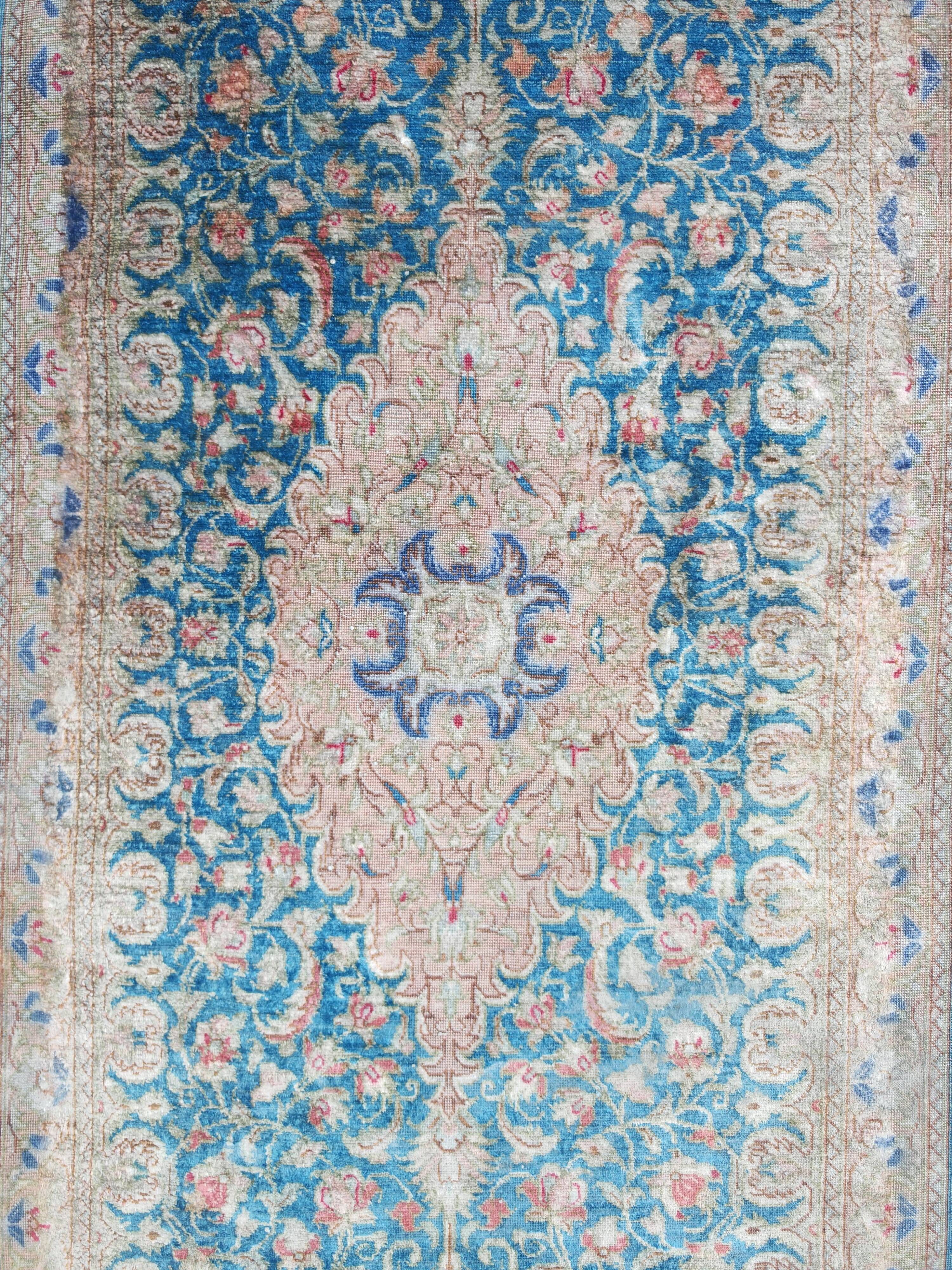 Kerman runner carpet in antique silk, hand-knotted from the 1940s.
