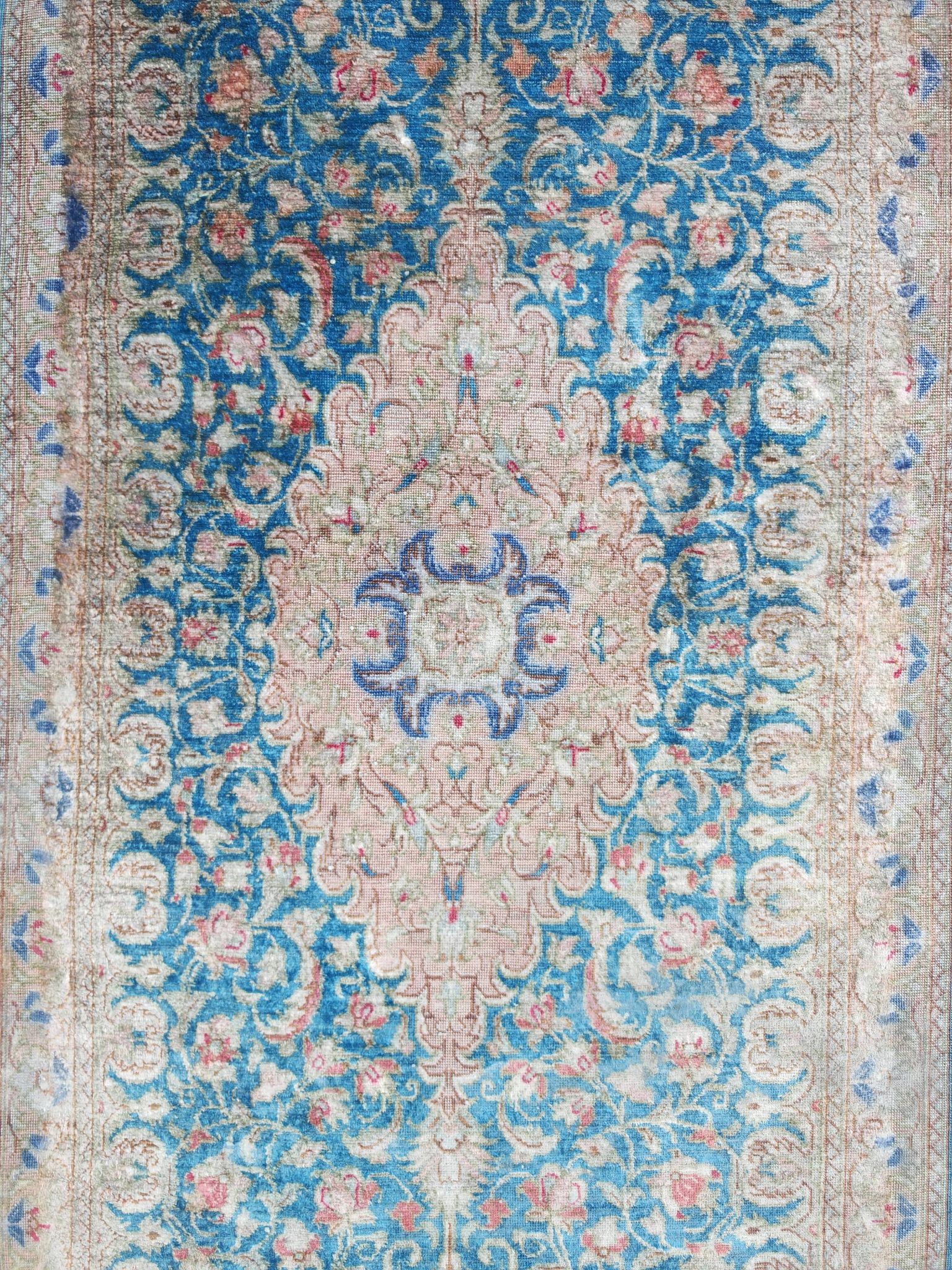 Kerman runner carpet in antique silk, hand-knotted from the 1940s.